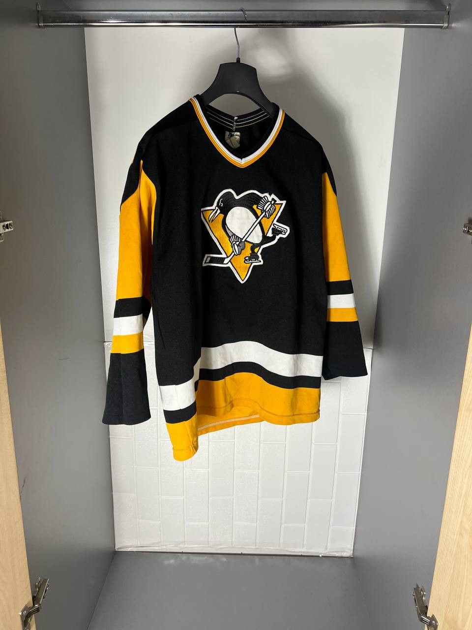 Vintage VERY RARE PITTSBURG PENGUIN CCM NHL RETRO JERSEY Y2K 90s USA Size US M / EU 48-50 / 2 - 3 Thumbnail