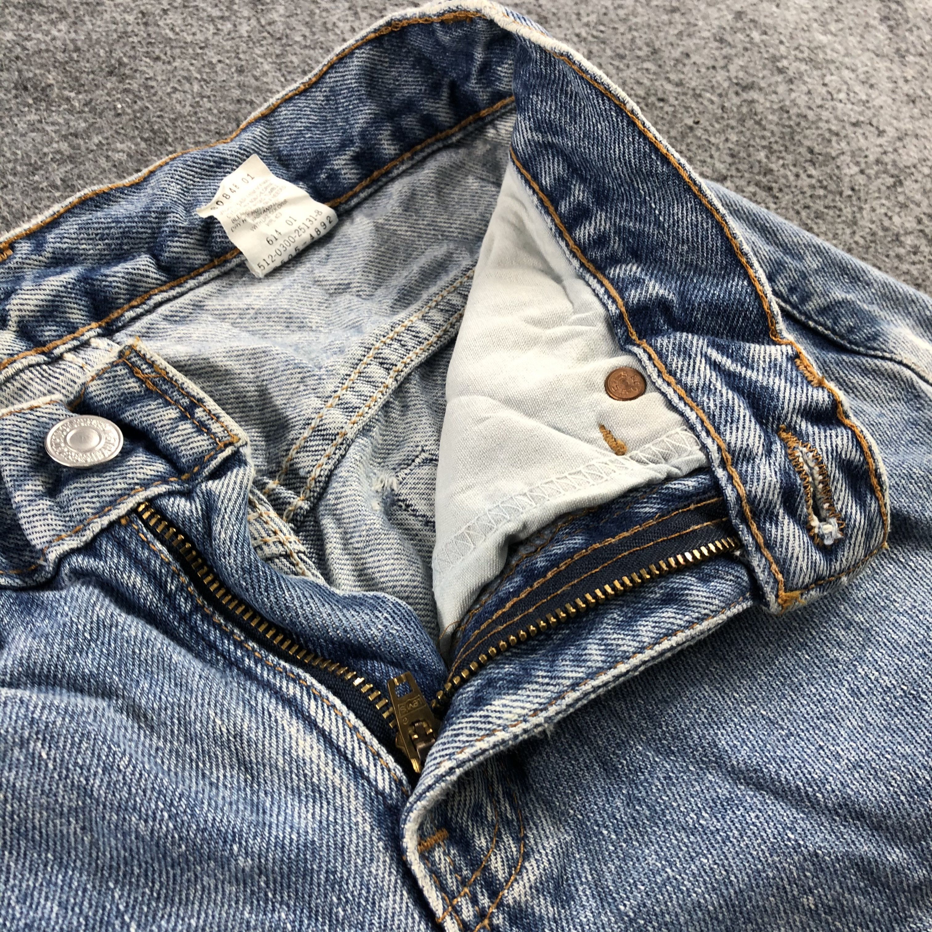 Levi's 90s Vintage Blue Wash Levis 505 Jeans-J2300 Size US 26 / EU 42 - 8 Thumbnail