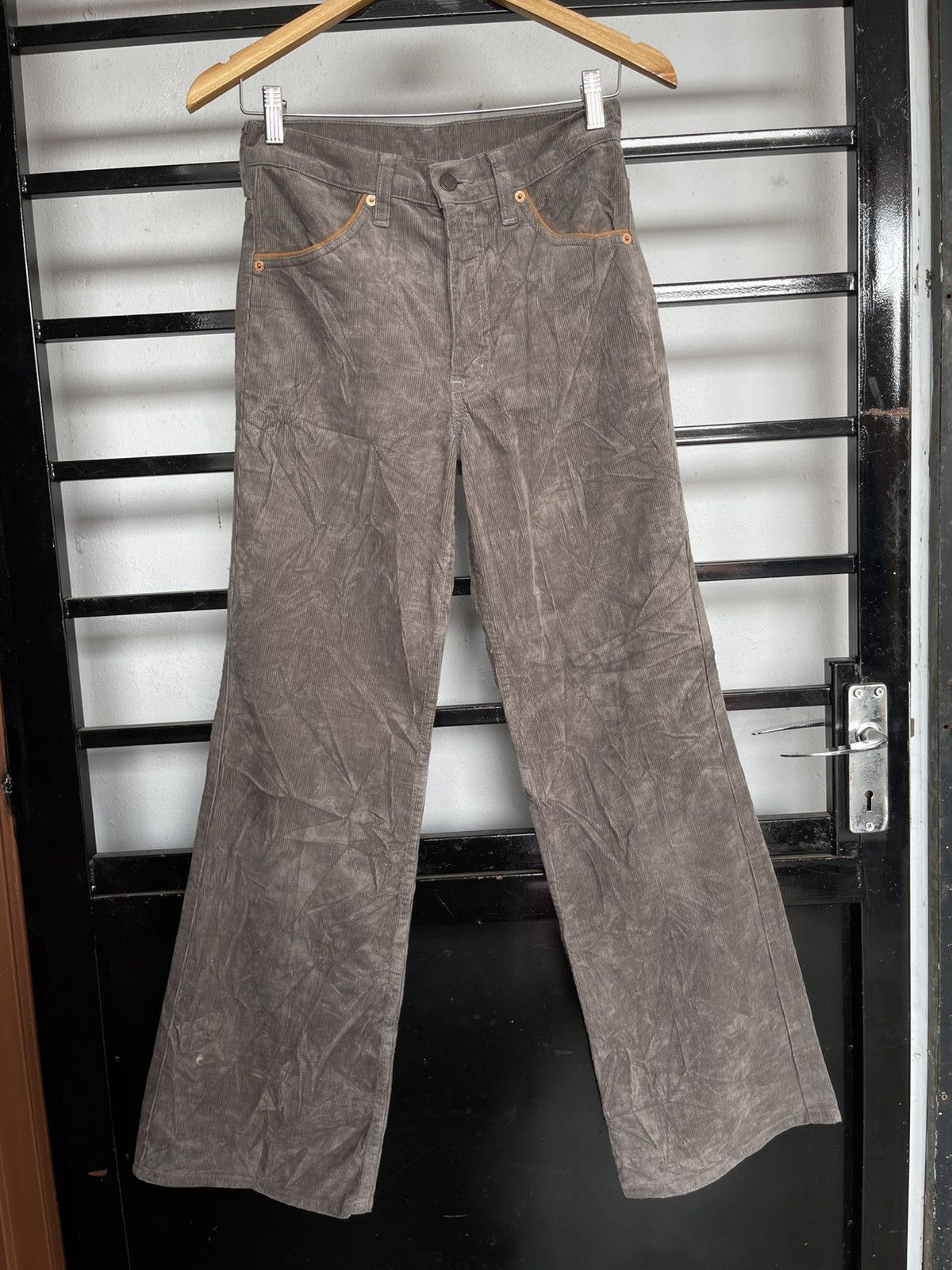 Levi's × Levi's Vintage Clothing × Vintage Vintage Levis White Tab Flares Size US 27 - 1 Thumbnail
