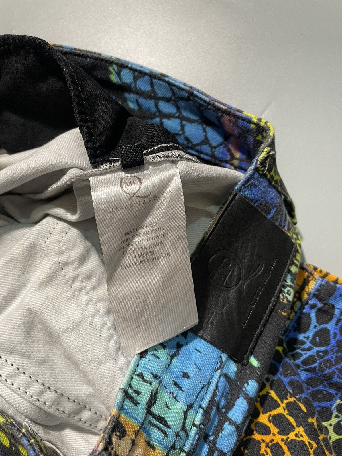 Alexander McQueen Alexander McQueen Multi Color Crocs Skin Print Jeans Size 26" / US 2 / IT 38 - 7 Thumbnail