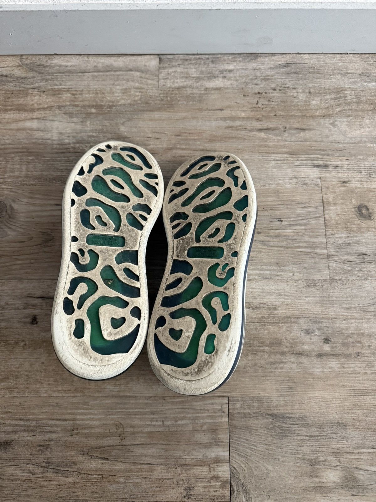 Alexander McQueen Men’s Oversized Sneaker ‘White-Blue-Green’ Size US 11 / EU 44 - 7 Thumbnail