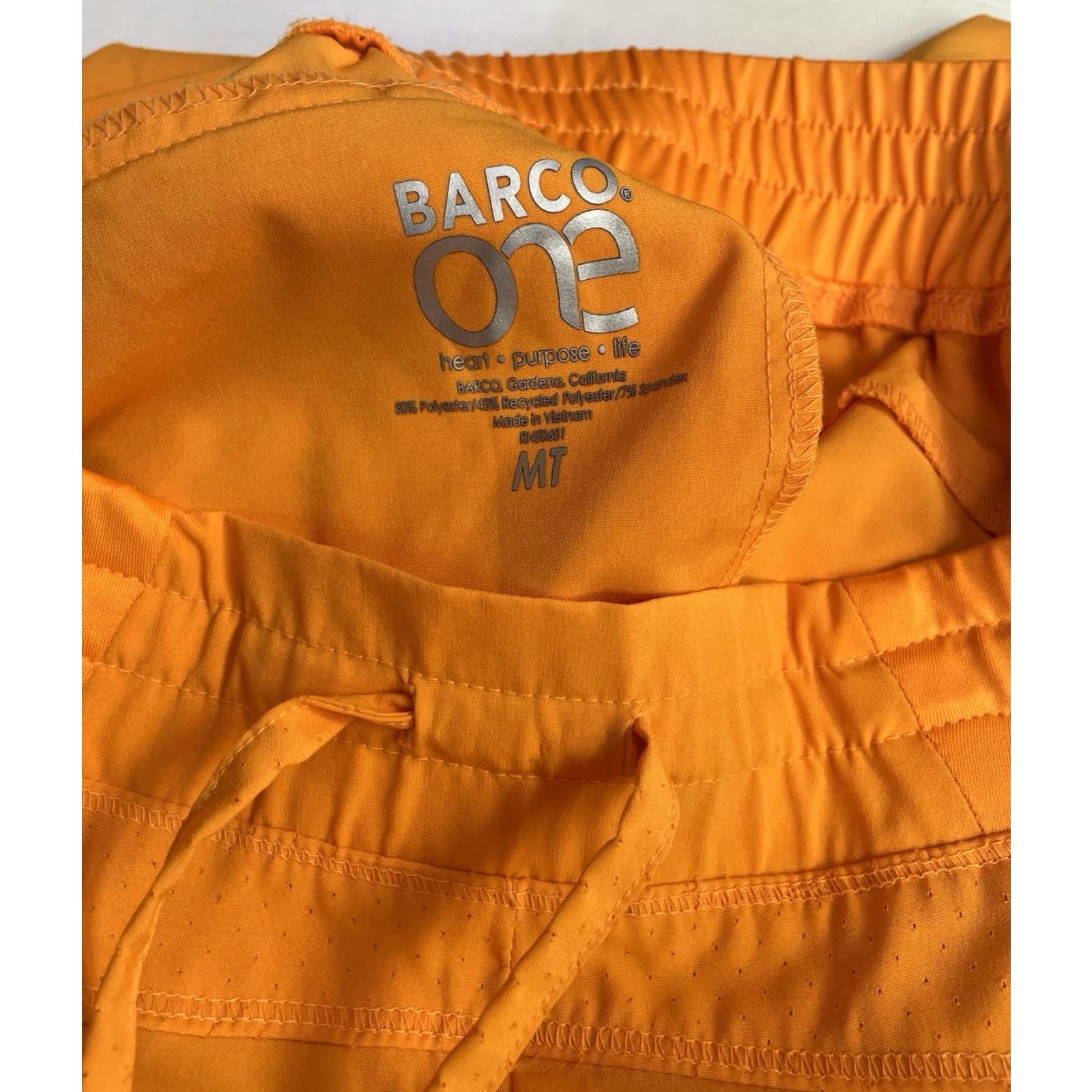 Vintage Barco One Scrubs Orange Womens MT M Tall 50% Polyester 43% Recycled Polyester 7% Polyester Recycled Womens Barco One Scrubs Orange MT M Tall Womens Size 32" / US 10 / IT 46 - 7 Thumbnail