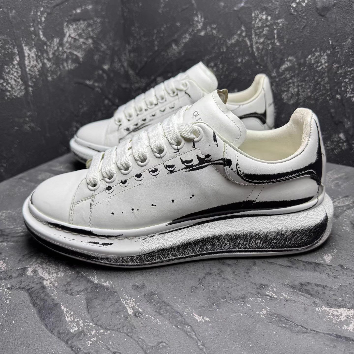 Alexander McQueen Alexander McQueen Black & White Graffiti Sneakers Q10 Size US 6.5 / EU 39-40 - 6 Thumbnail
