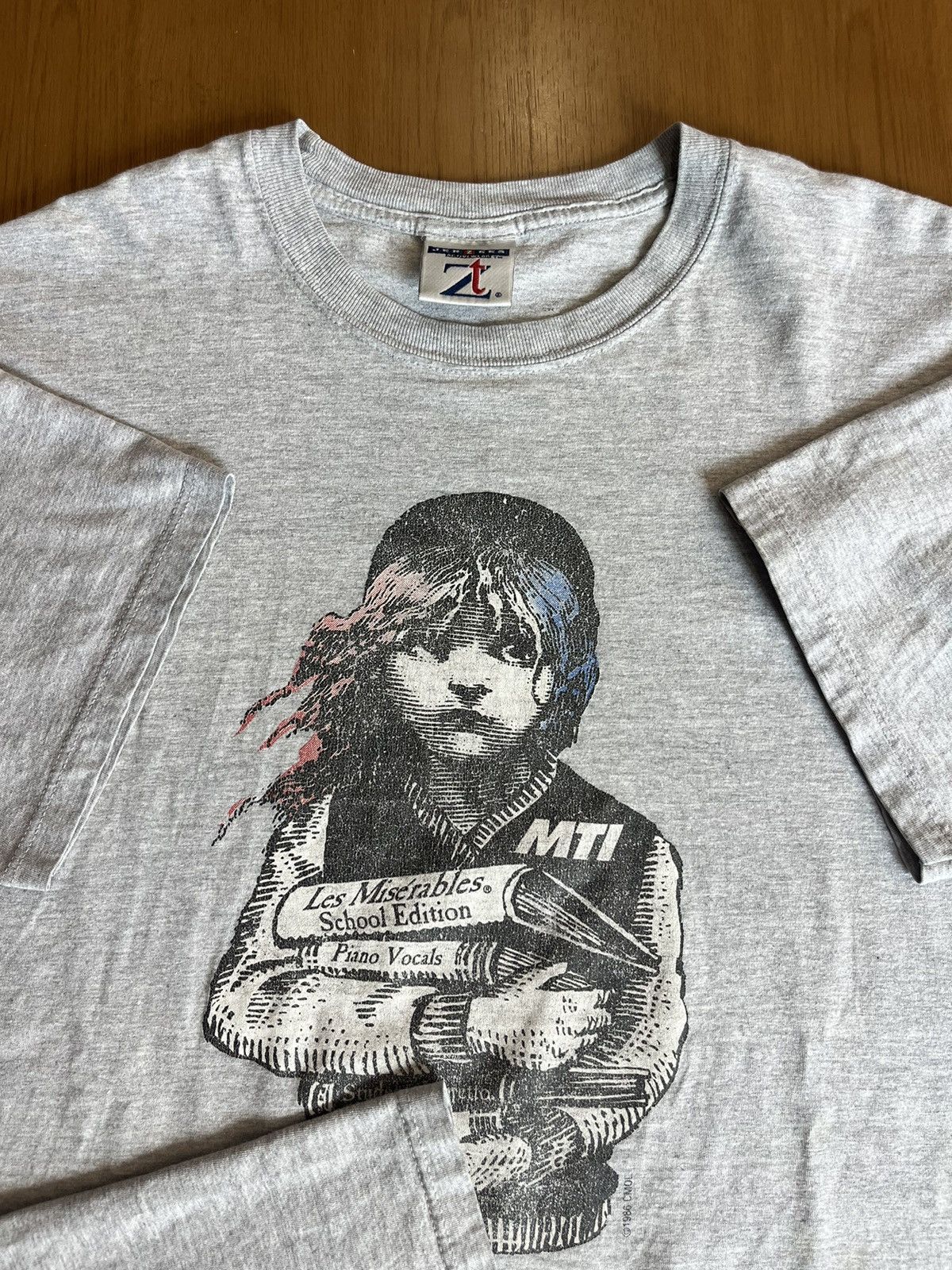 Arts & Science Vintage MTI Les Miserables School Edition 2003’s Tshirt Size US L / EU 52-54 / 3 - 8 Thumbnail