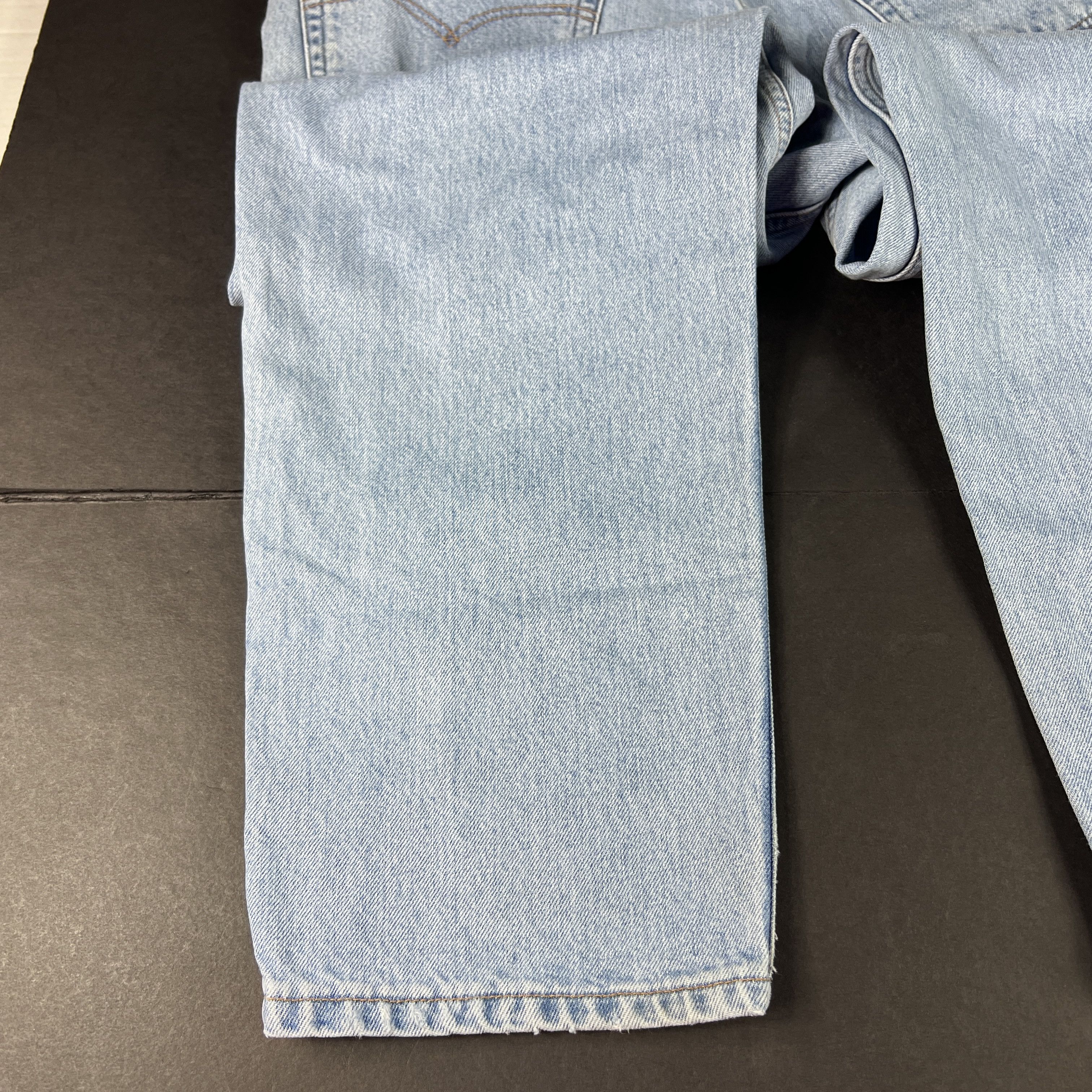 Levi's × Vintage VTG 90s Levi's Jeans 550 Relaxed Light Blue Faded Denim Size US 37 - 17 Thumbnail
