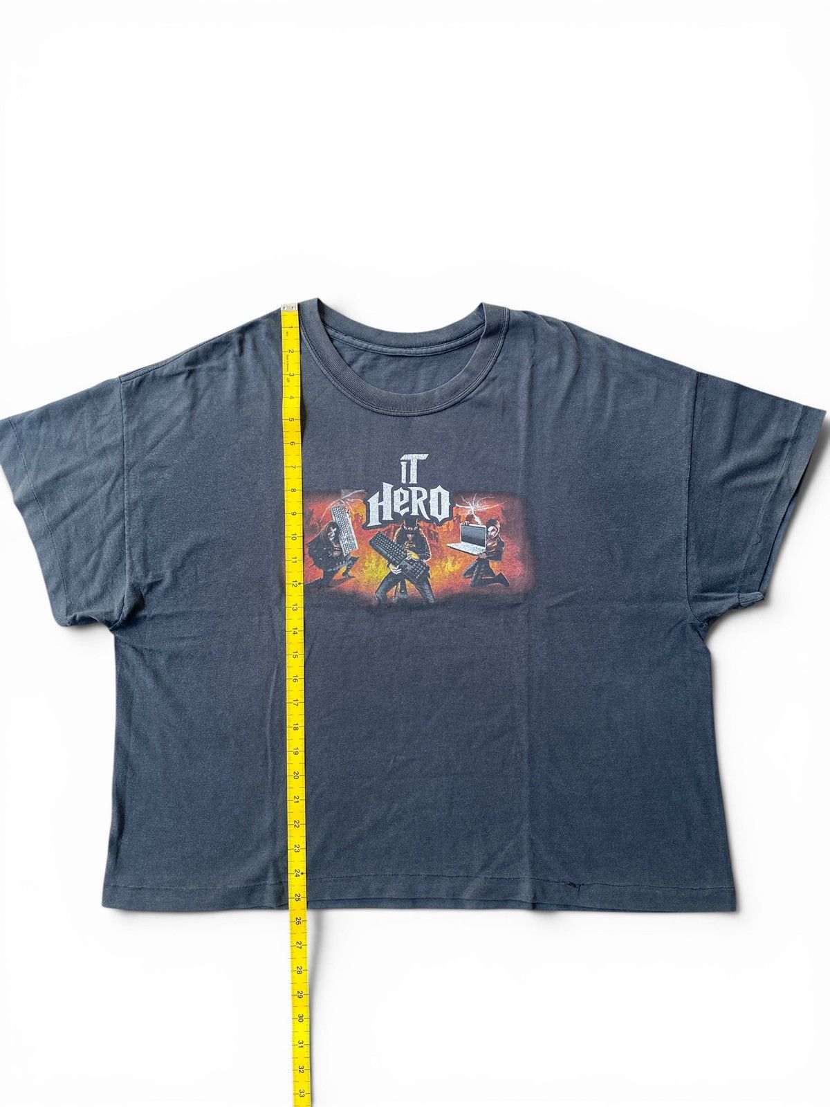 Vintage IT Hero Parody Guitar Hero Graphic Tee Black XL 2008 Boxy Size US XL / EU 56 / 4 - 8 Thumbnail