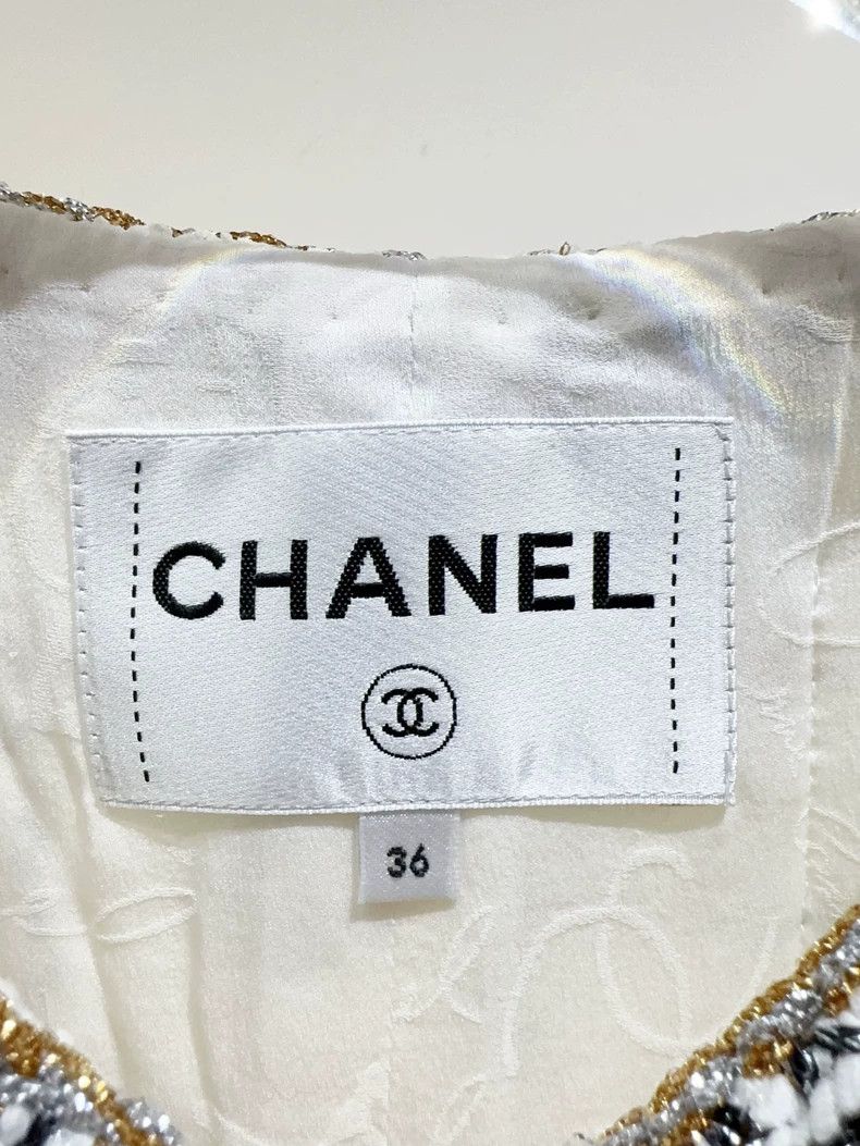 Chanel Chanel White current robot jacket 2503-Nextarrow Size XS / US 0-2 / IT 36-38 - 2 Thumbnail