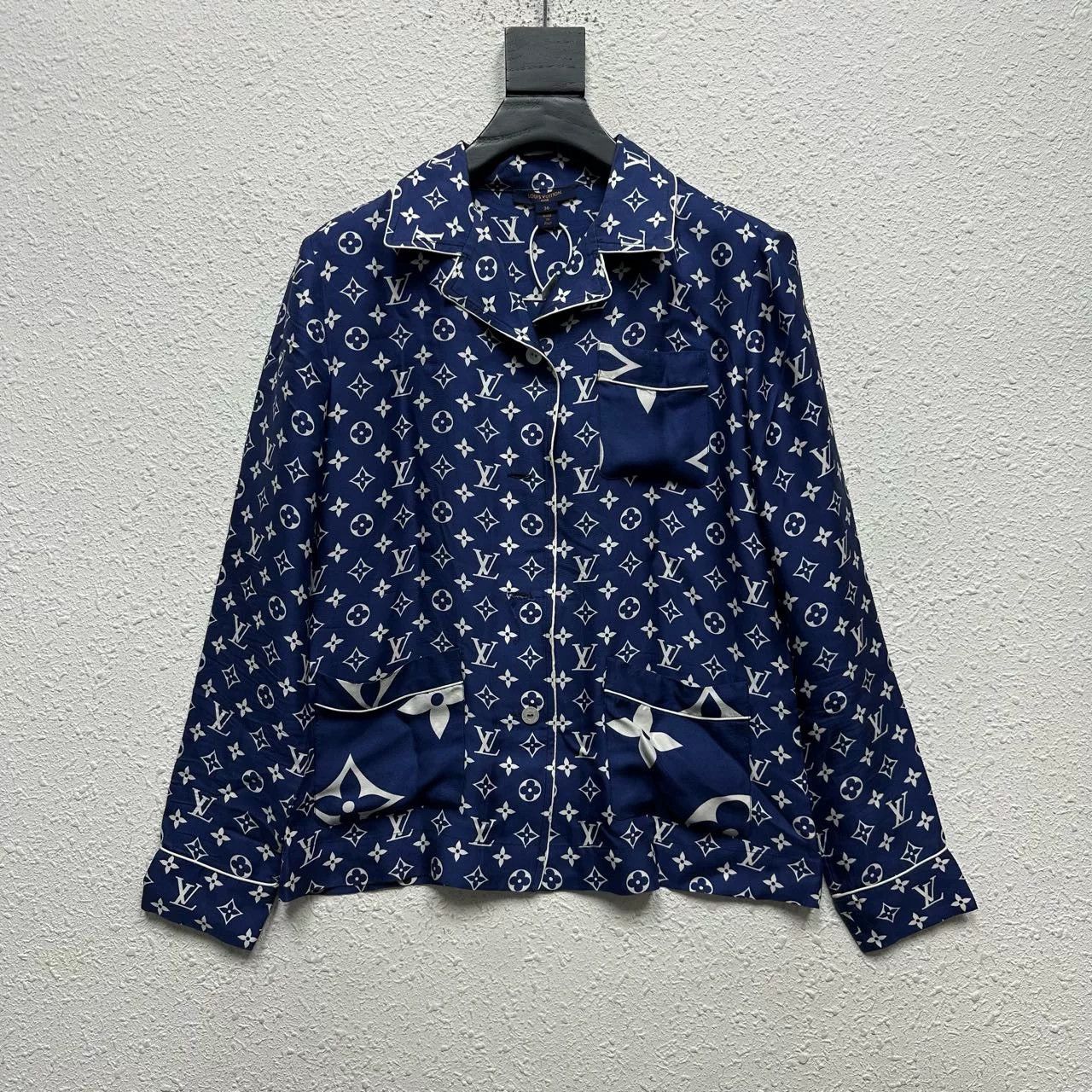 Louis Vuitton Louis Vuitton Logo Print Pajama Shirt Size XS / US 0-2 / IT 36-38 - 1 Thumbnail