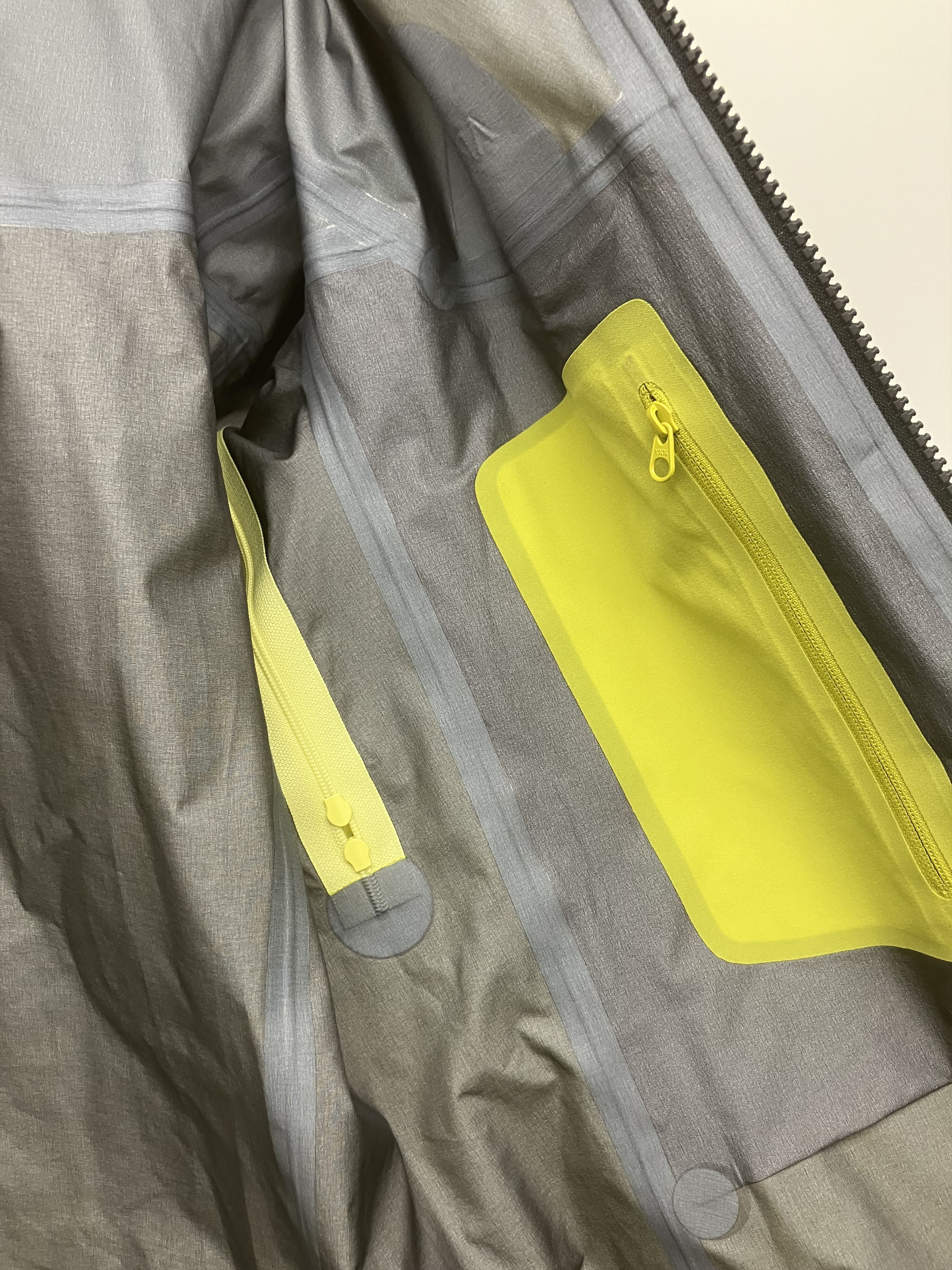Arc'teryx Arc'Teryx Womens' Alpha Jacket Size S / US 4 / IT 40 - 3 Thumbnail