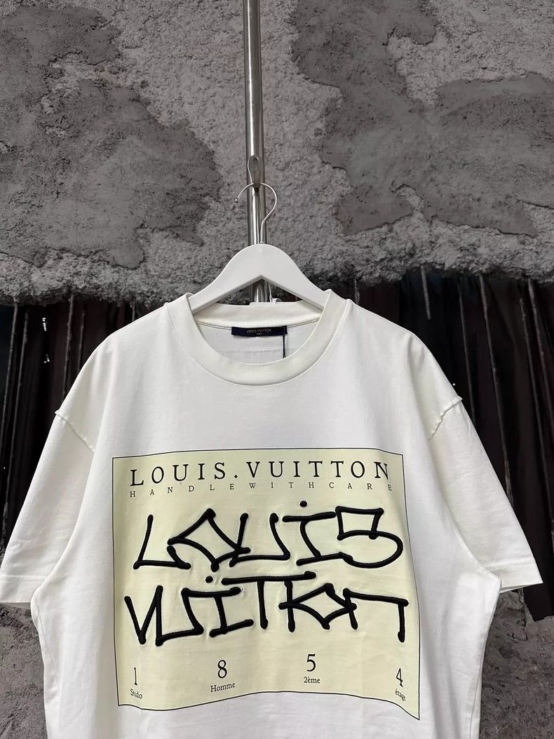 Louis Vuitton Louis Vuitton short sleeves Size US S / EU 44-46 / 1 - 4 Thumbnail