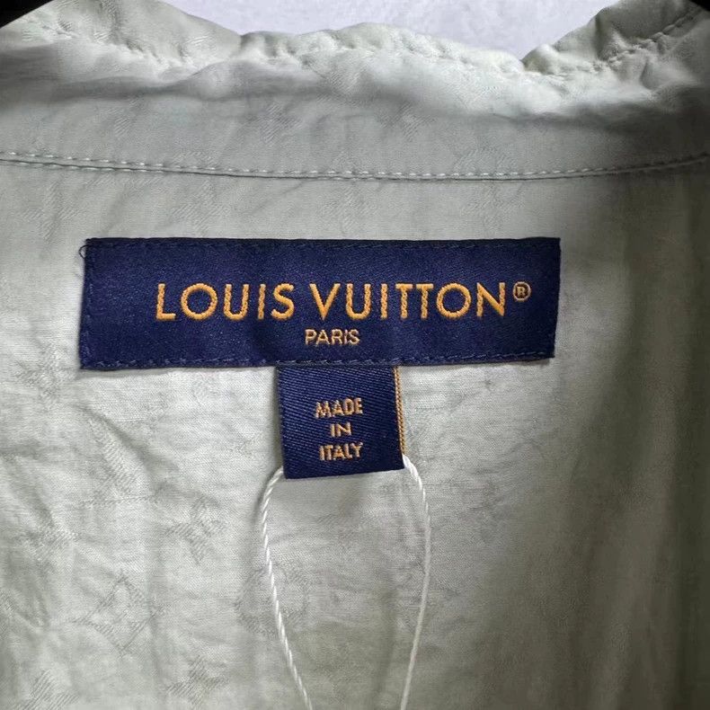 Louis Vuitton Louis Vuitton size 5l White and grey strap full printed lo Size US XXL / EU 58 / 5 - 4 Thumbnail