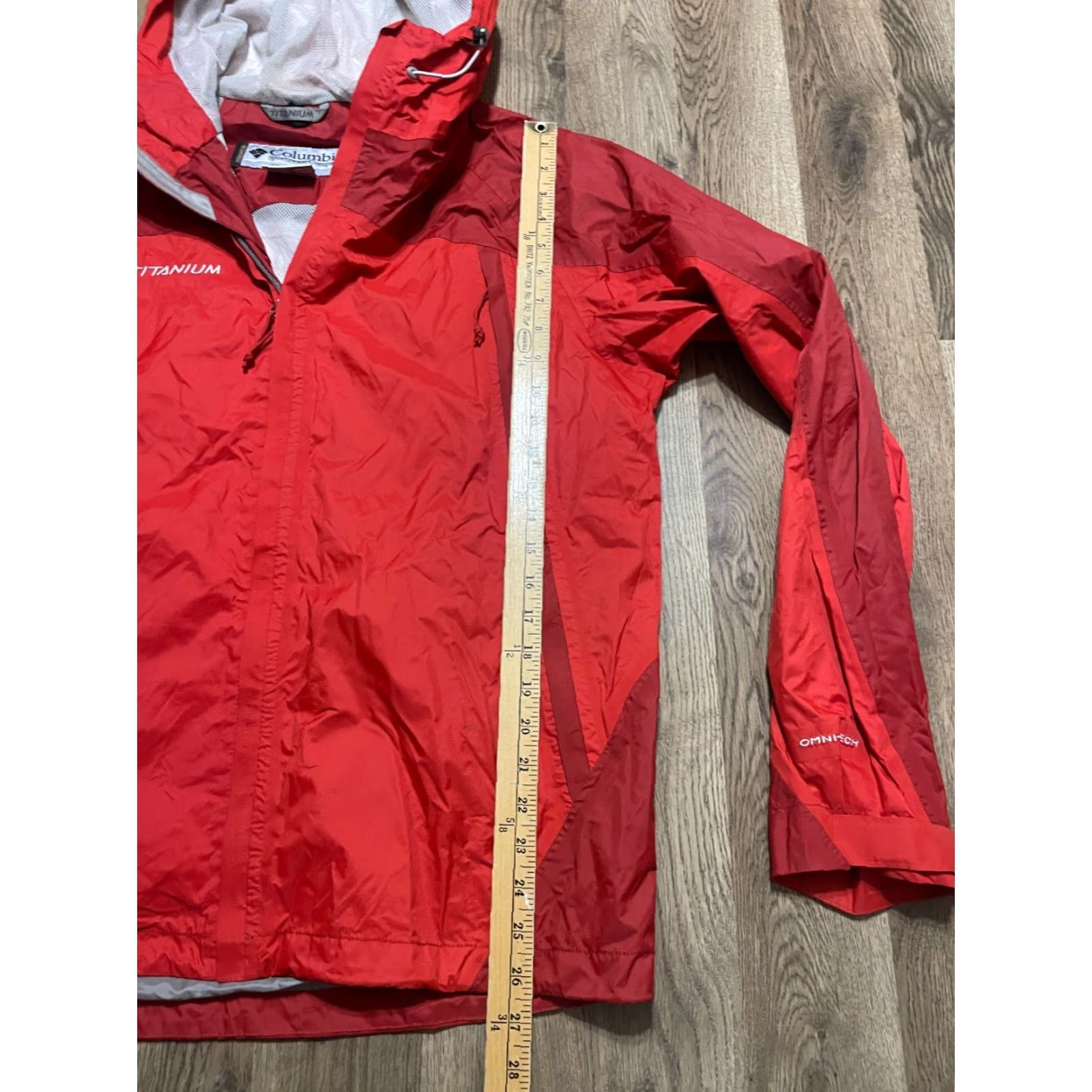 Vintage Columbia Hoodie, Men's Size Large, Red, Full Zip, Windbreaker, Titanium, Regular Fit, 3-Season, Windbreaker, Titanium Size US L / EU 52-54 / 3 - 7 Thumbnail
