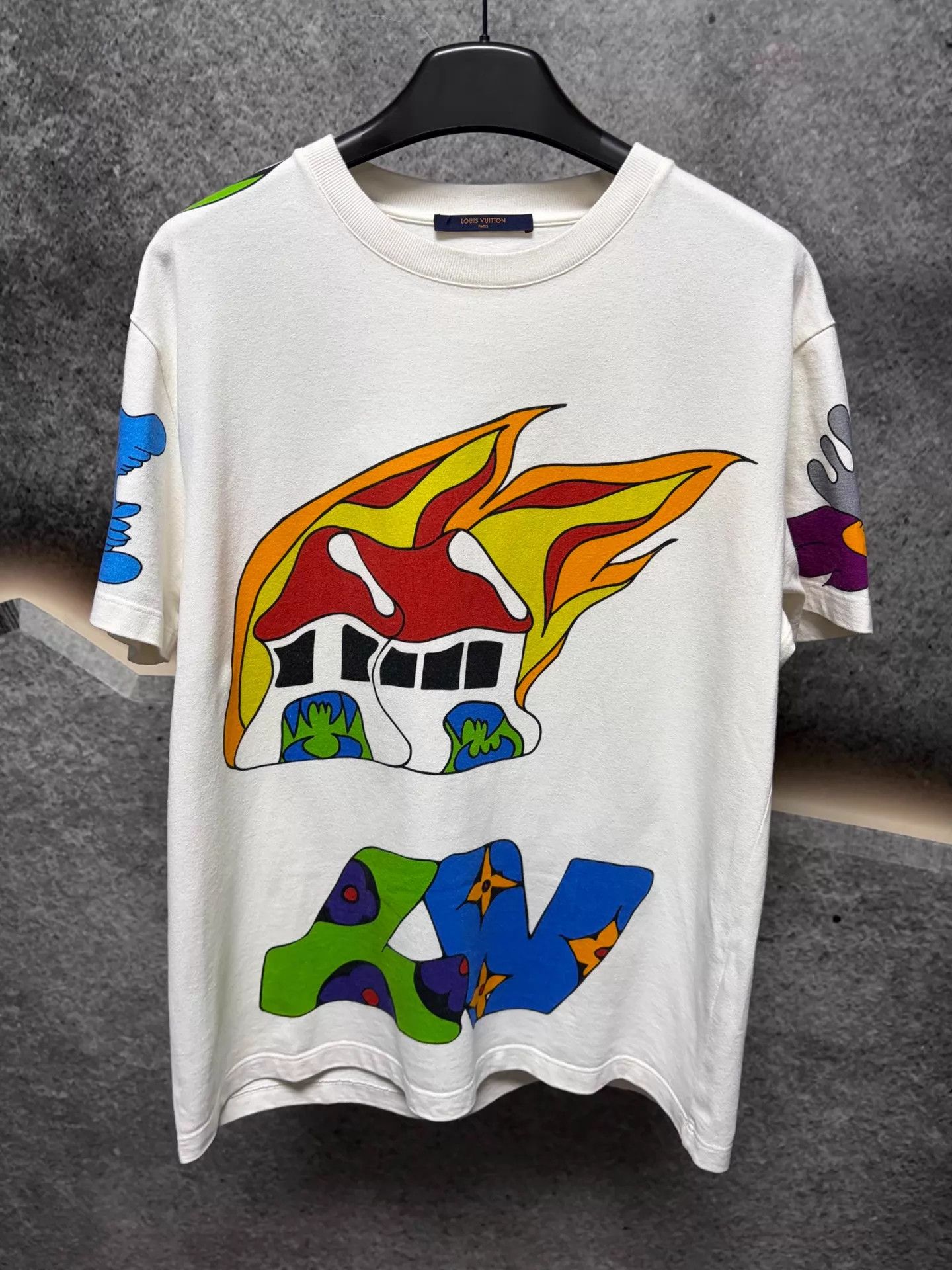 Louis Vuitton LV white L short-sleeve T-shirt train graffiti print Size US L / EU 52-54 / 3 - 1 Thumbnail