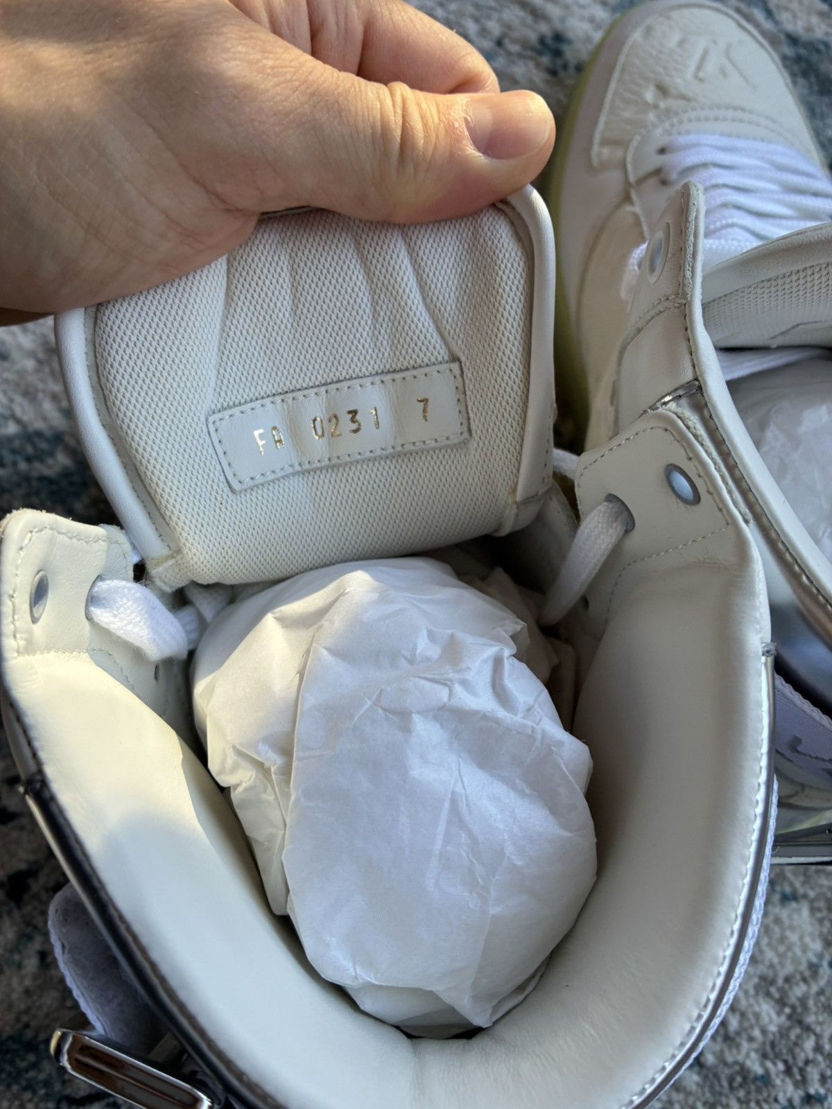 Louis Vuitton Louis Vuitton Rivoli Sneaker Monogram White Leather Size US 7 / EU 40 - 6 Thumbnail