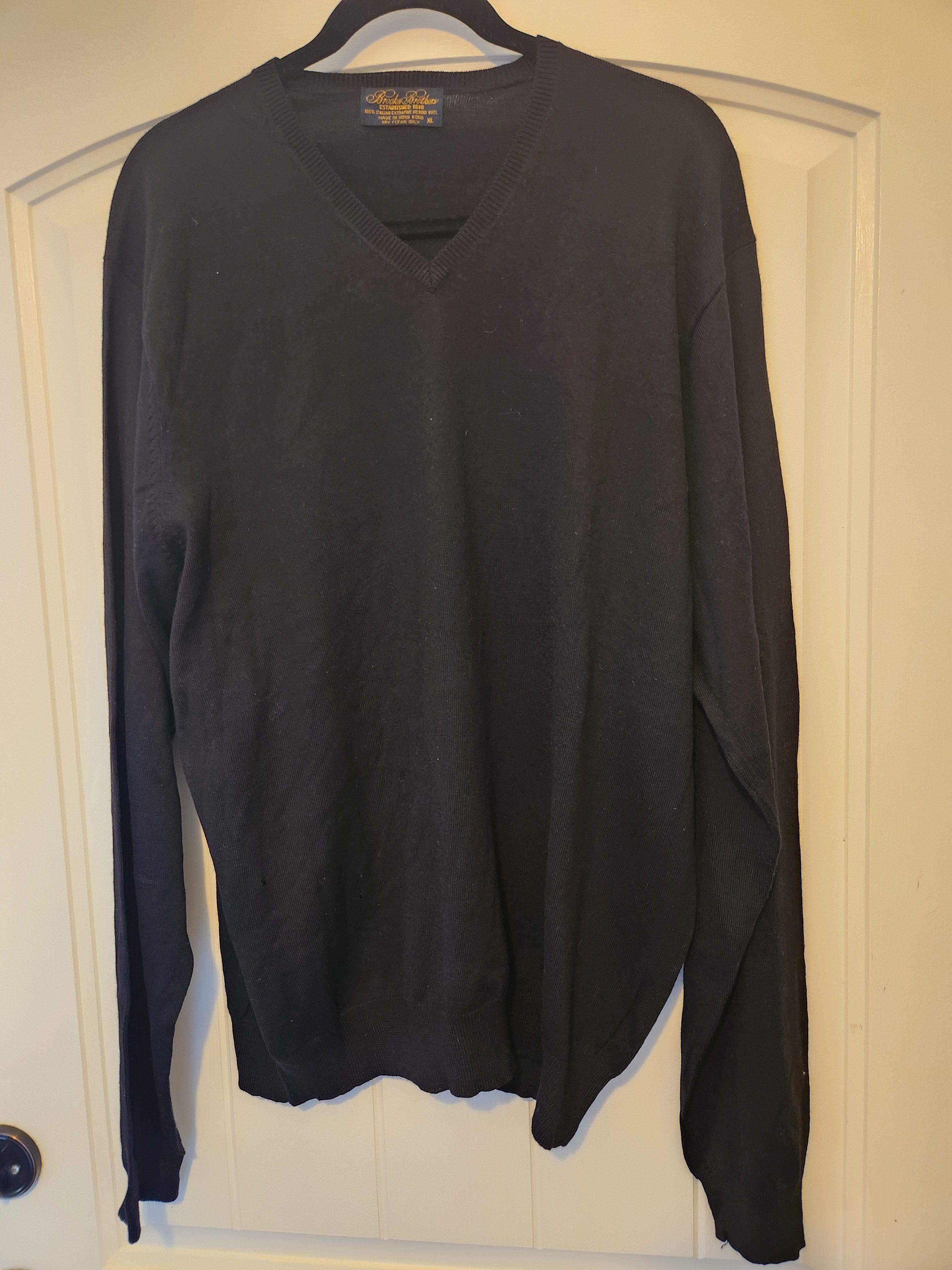 Brooks Brothers Vintage Men's 100% Merino Wool V-Neck Pullover Sweater Size US XL / EU 56 / 4 - 1 Thumbnail