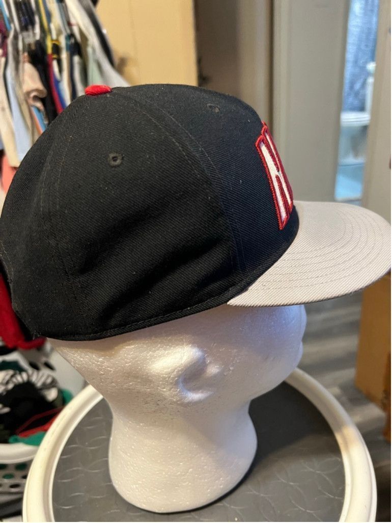 Nike Men's Nike One Size Black Red Grey Flat Bill Snapback Hat Size ONE SIZE - 4 Thumbnail
