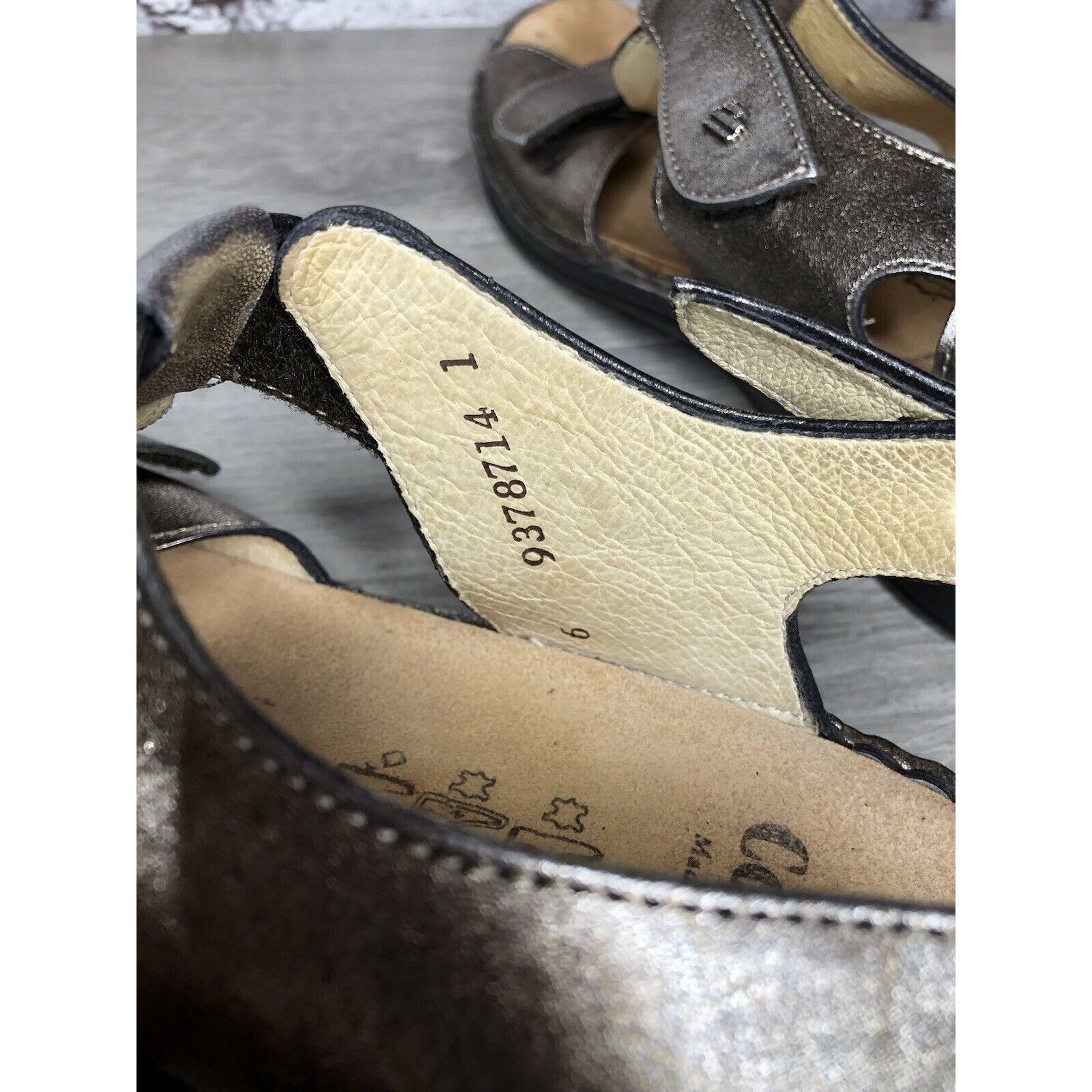 Other FINN COMFORT Adana Pewter Metallic Leather Strap Wedge Sanda Size US 8 / IT 38 - 22 Thumbnail