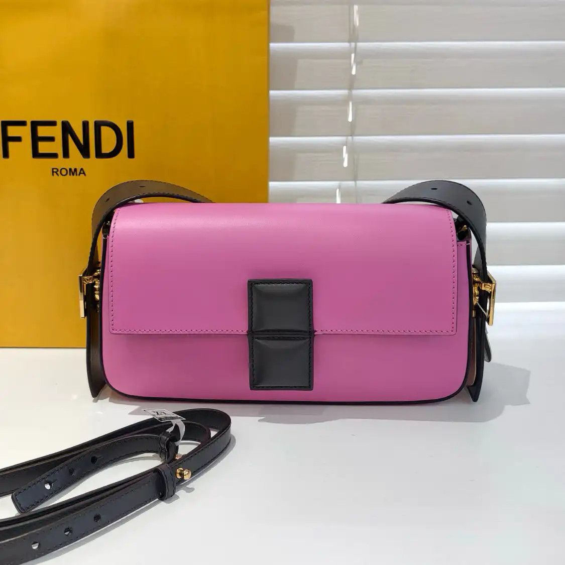Fendi FENDI Baguette pink leather crossbody bag Size ONE SIZE - 1 Thumbnail