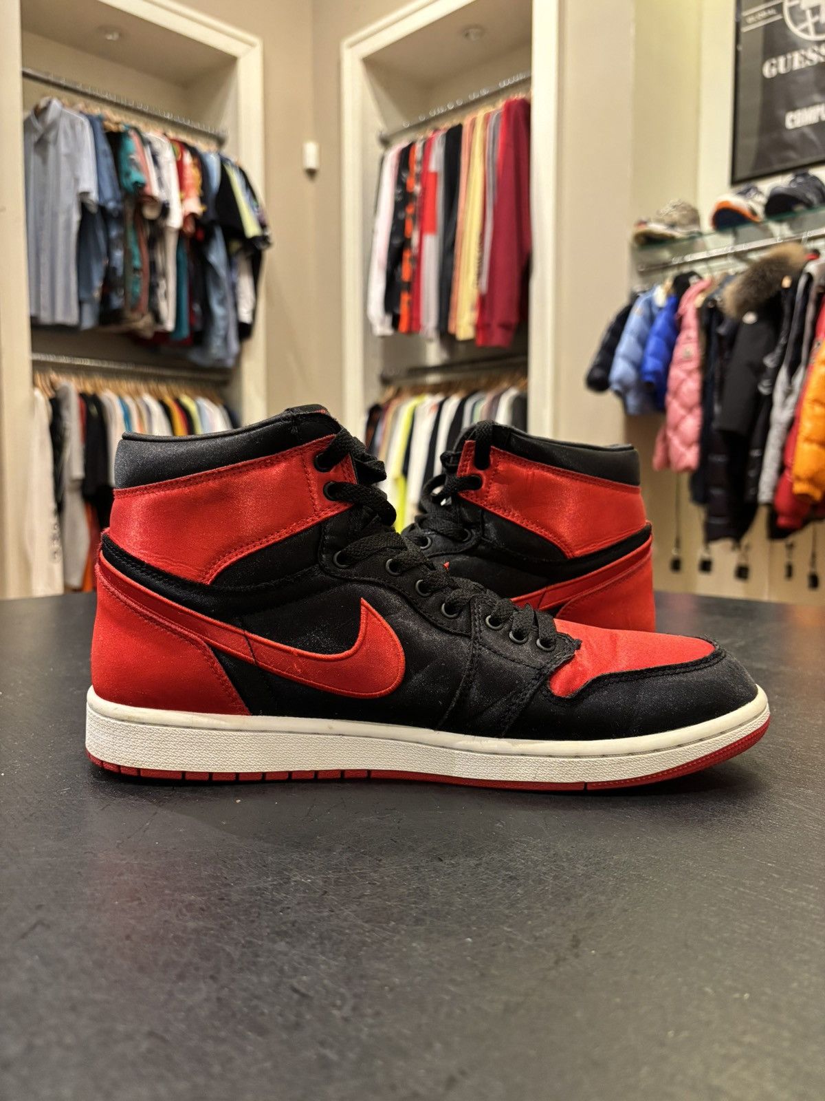 Jordan Brand Jordan 1 Retro High ‘Satin Bred’ Size US 11.5 / EU 44-45 - 4 Thumbnail