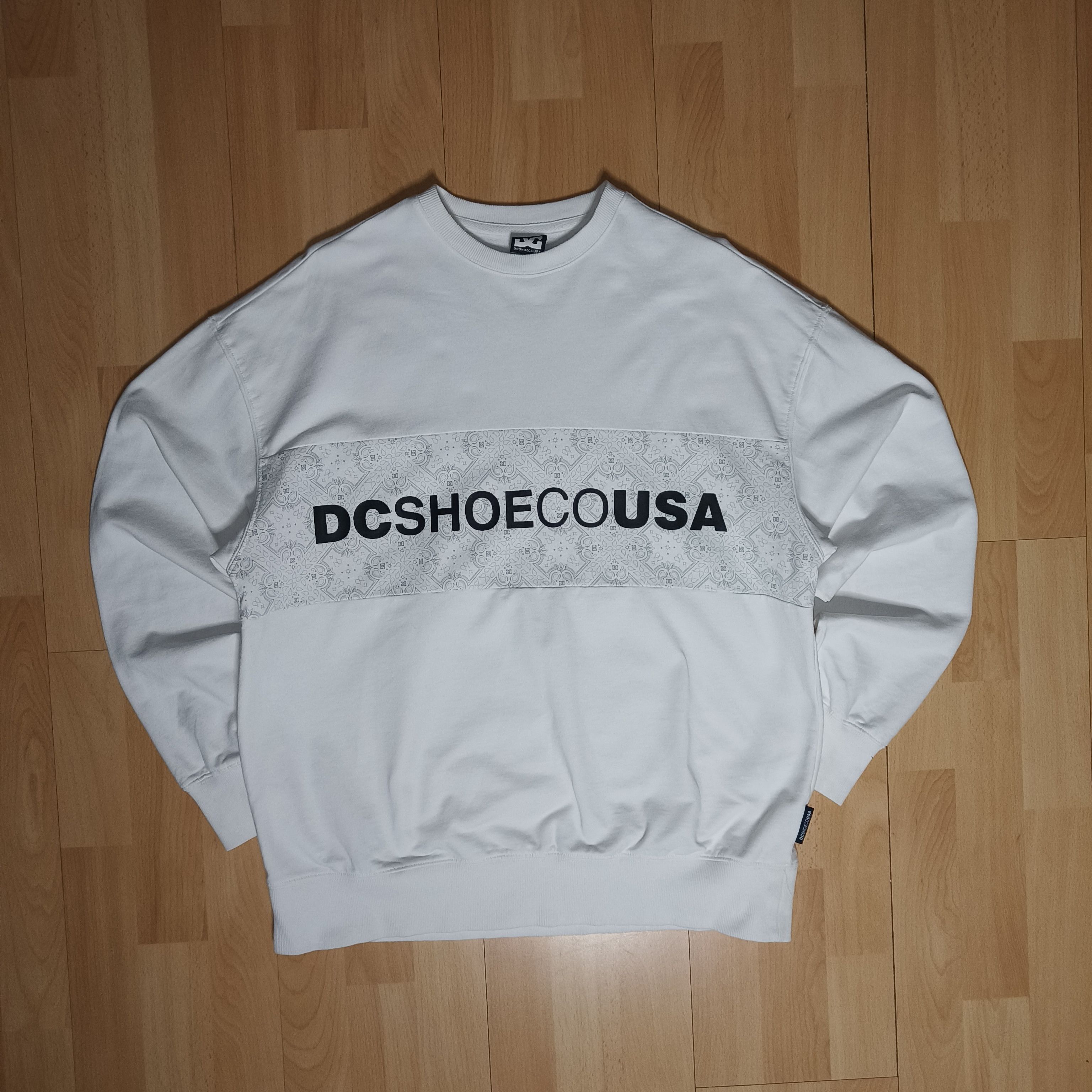 DC × Japanese Brand Dc DC SHOE CO USA Paisley Print Sweatshirt Crewneck Size US S / EU 44-46 / 1 - 1 Thumbnail