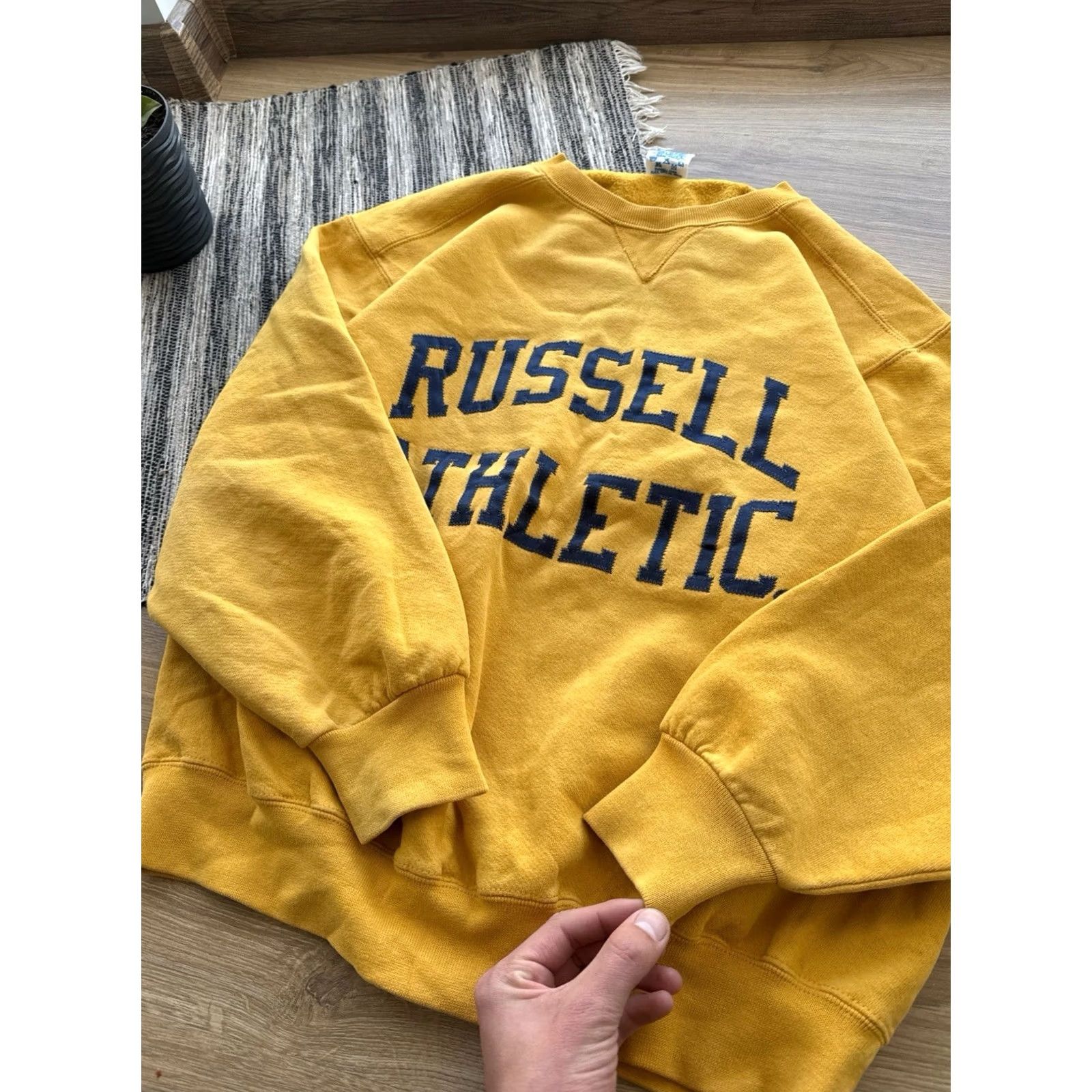 Russell Athletic VINTAGE Russell Athletic Sweatshirt Men M Yellow Logo 90s Retro USA Big Logo Pullover Size US M / EU 48-50 / 2 - 5 Thumbnail