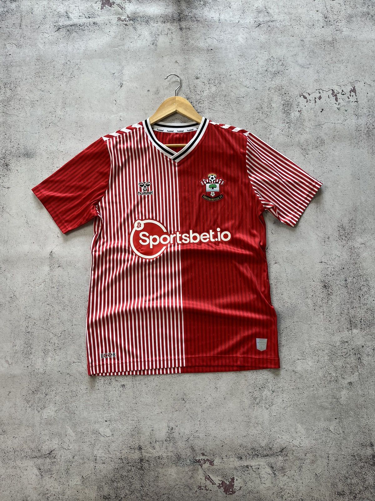 Hummel HUMMEL FC SOUTHAMPTON 2023/2024 HOME FOOTBALL SOCCER JERSEY Size US S / EU 44-46 / 1 - 2 Thumbnail