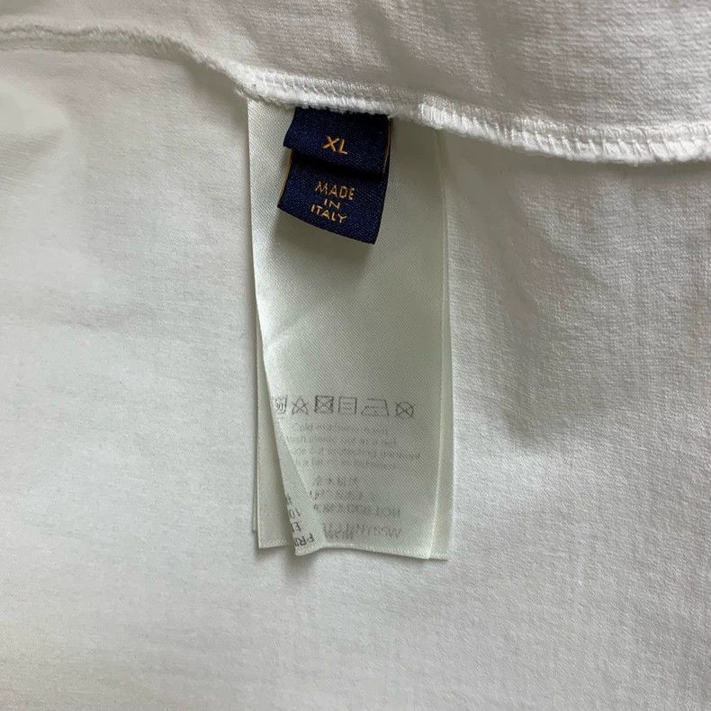 Louis Vuitton Louis Vuitton Pure white embossed short sleeves Size US XL / EU 56 / 4 - 7 Thumbnail