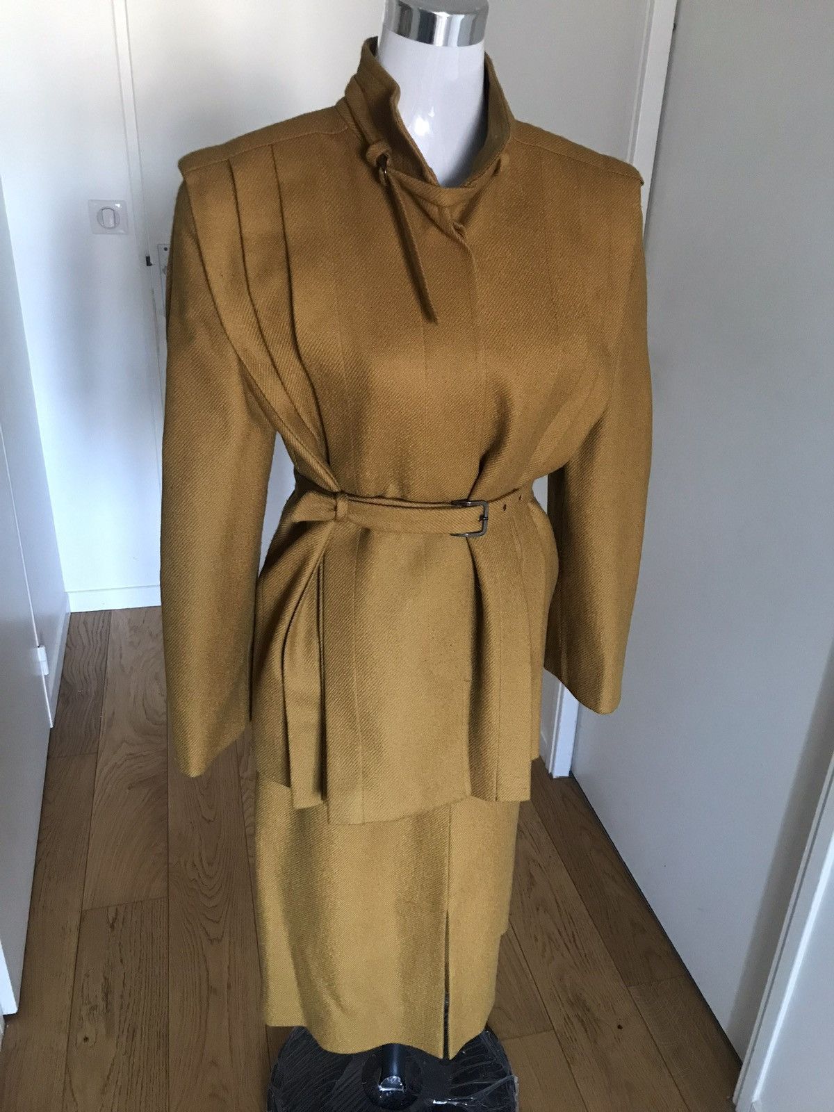 Dior CHRISTIAN DIOR SUIT. Vintage Size 28" / US 6 / IT 42 - 2 Thumbnail
