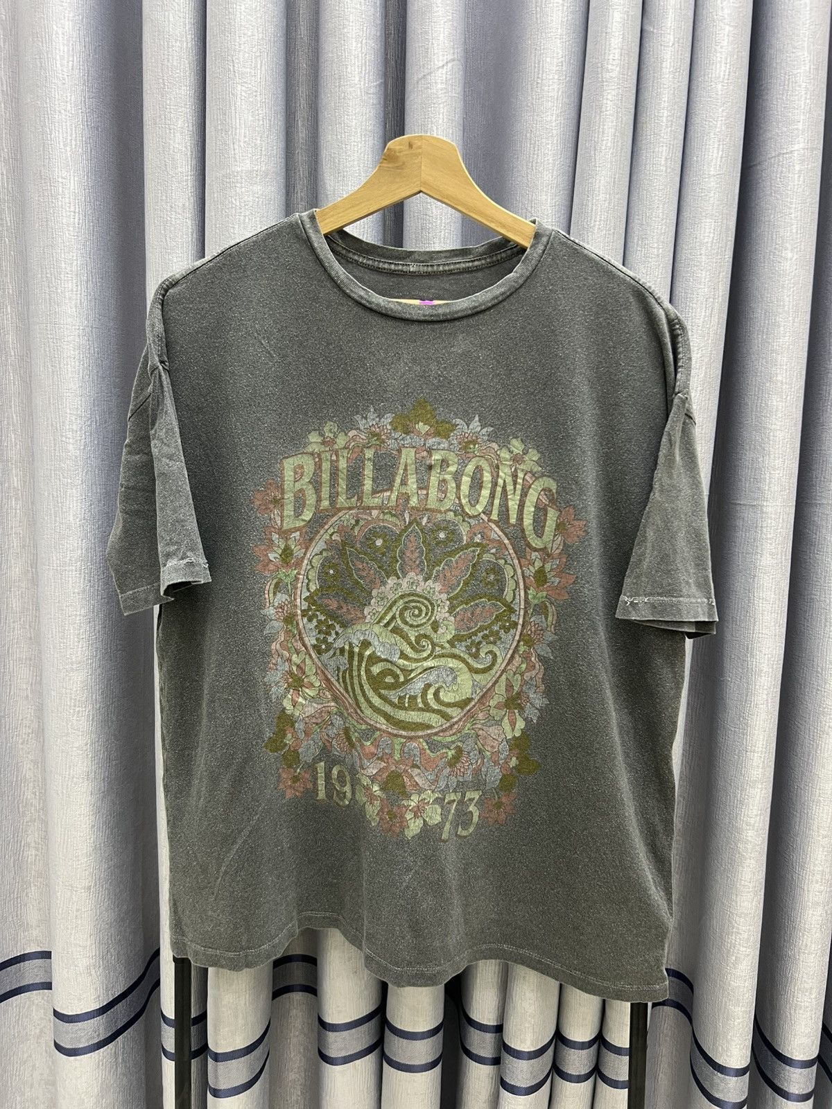 Billabong Y2K VINTAGE THRASHED FADED BILLABONG FLORA BOXY SURF TEE Size US L / EU 52-54 / 3 - 1 Thumbnail