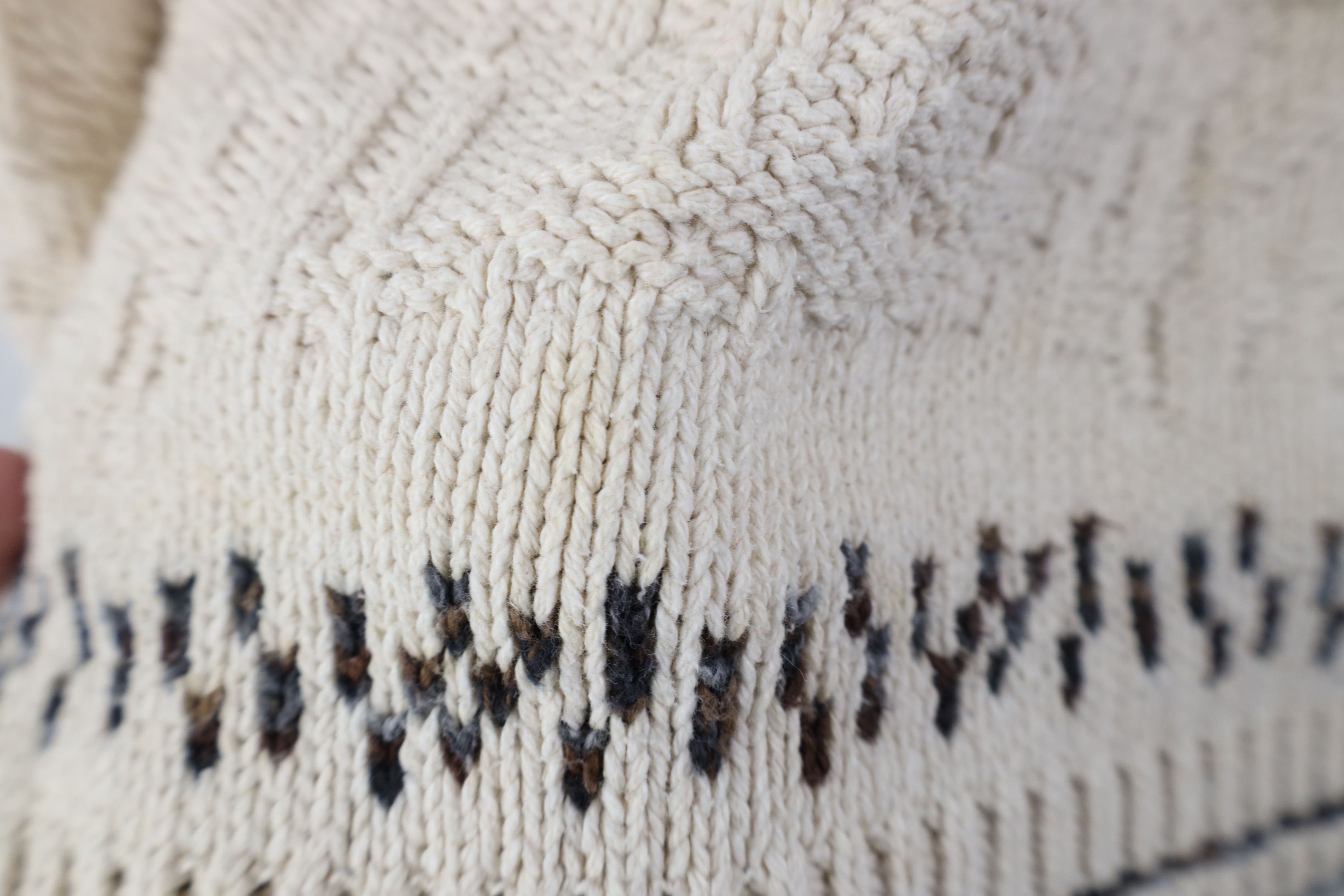 Cabelas Vintage 90s Cabelas Deer Raccoon Knit Sweater Cream USA Size M / US 6-8 / IT 42-44 - 6 Thumbnail