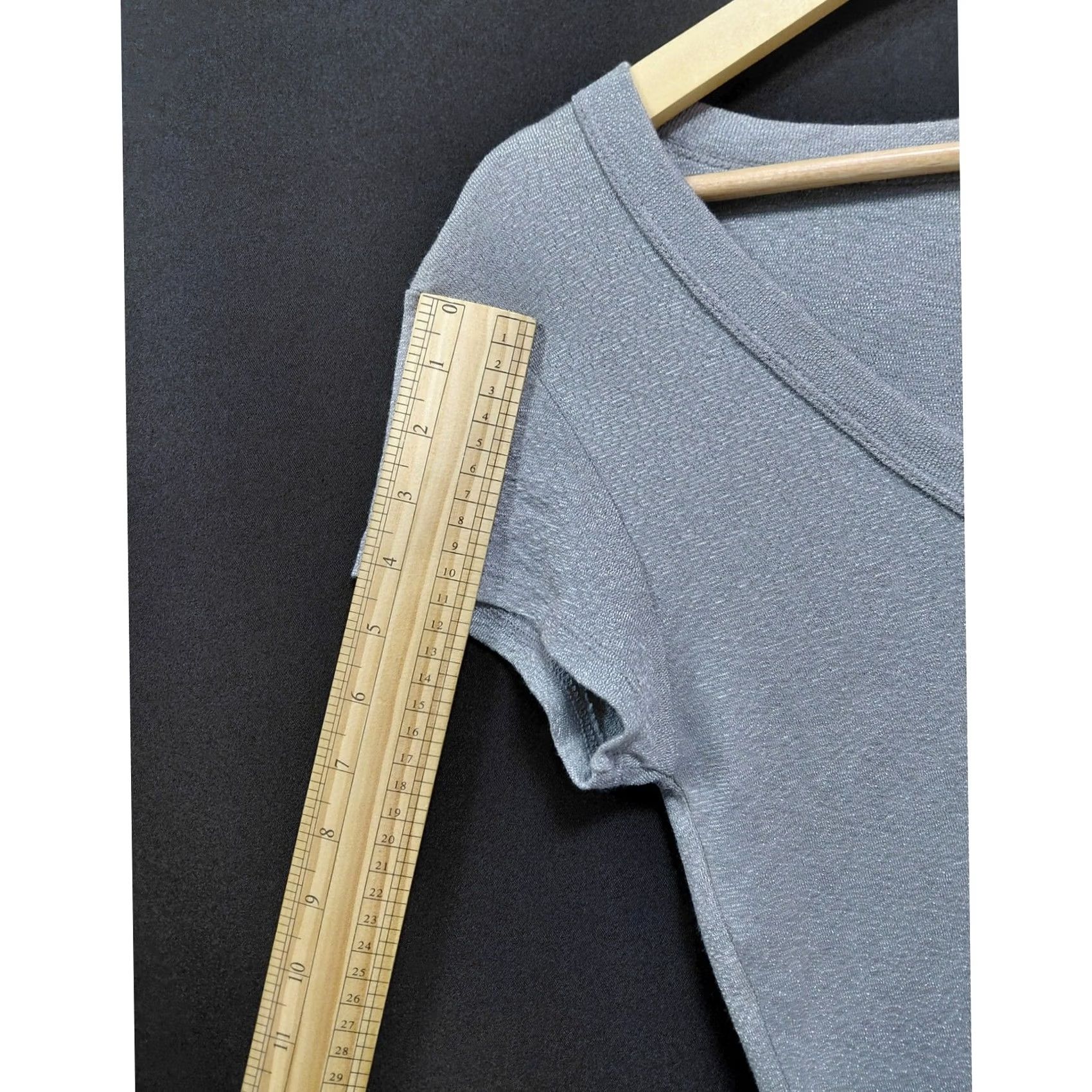 Michael Stars Michael Stars for Anthropologie Gray V-Neck T-Shirt Solid Knit Women Size OS Size ONE SIZE - 6 Thumbnail