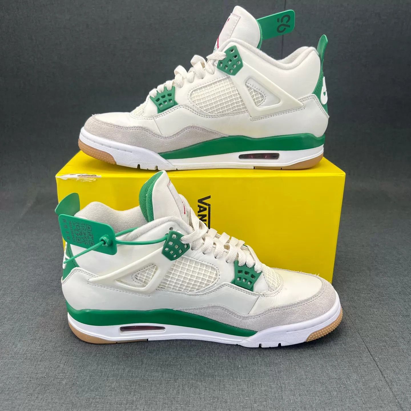 Nike AJ4 SB White Green 42 99 New boxed Size US 9 / EU 42 - 3 Thumbnail