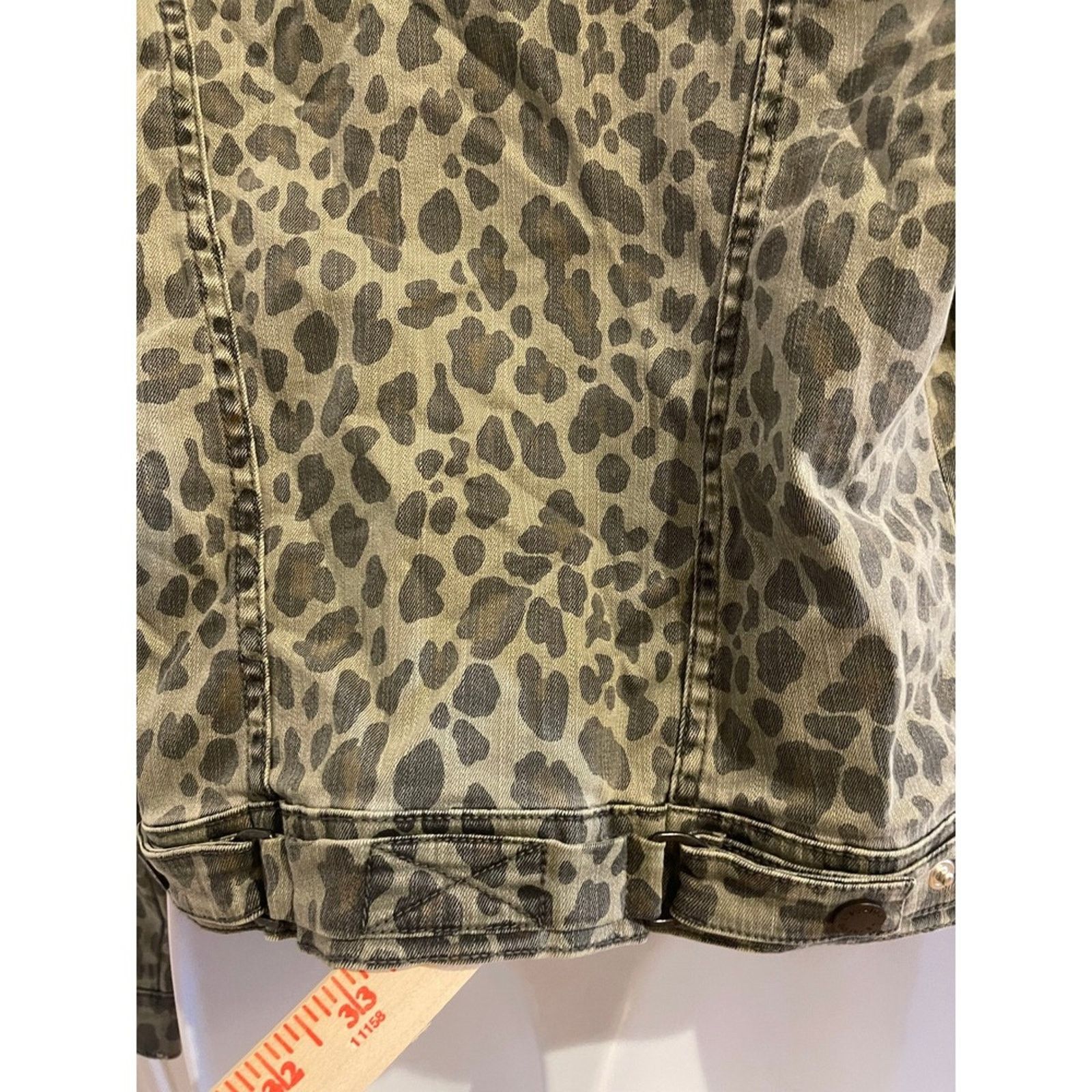 Lulus Lulus Olive Green Leopard Print Cropped Denim Jacket Trucker Size S / US 4 / IT 40 - 5 Thumbnail