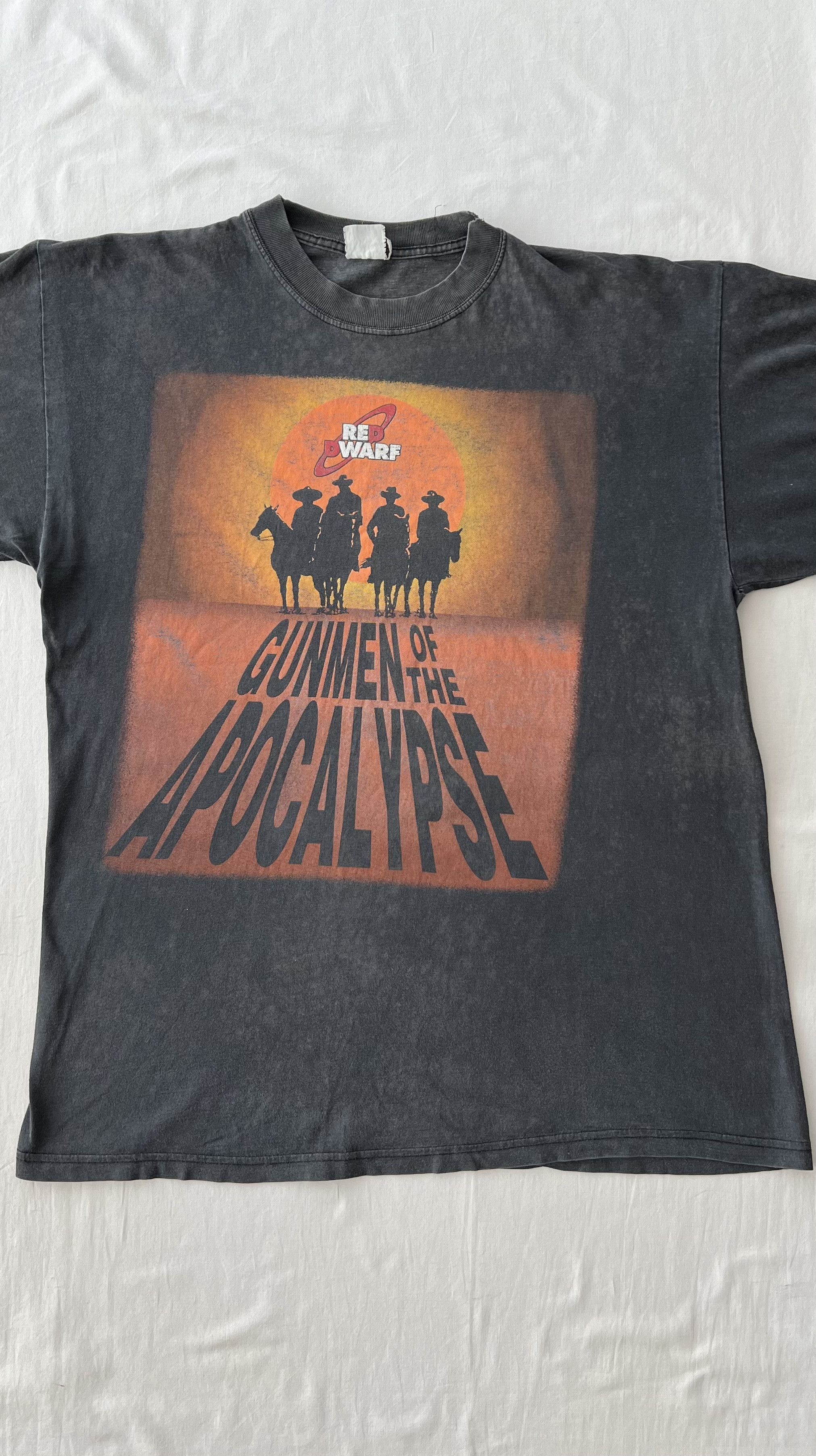 Vintage Vintage 90s Red Dwarf BBC Movie Black T-shirt Size US L / EU 52-54 / 3 - 3 Thumbnail