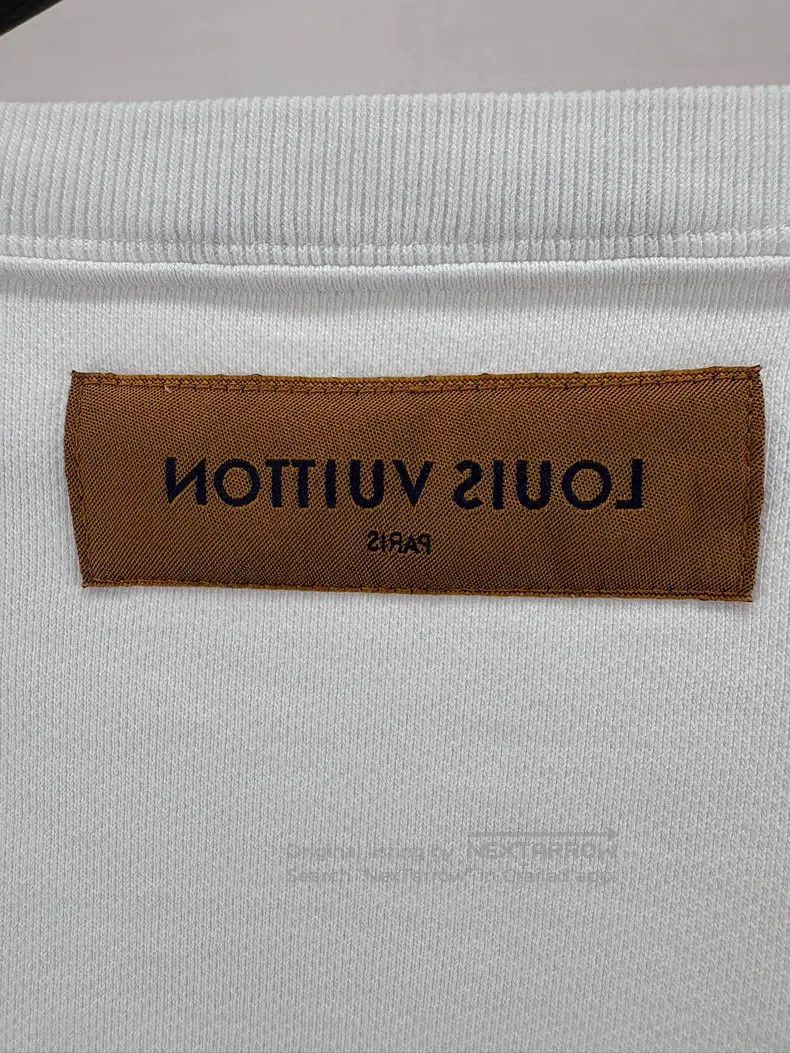 Louis Vuitton Louis Vuitton size 4l Back Instruction sweatshirt Size US M / EU 48-50 / 2 - 5 Thumbnail