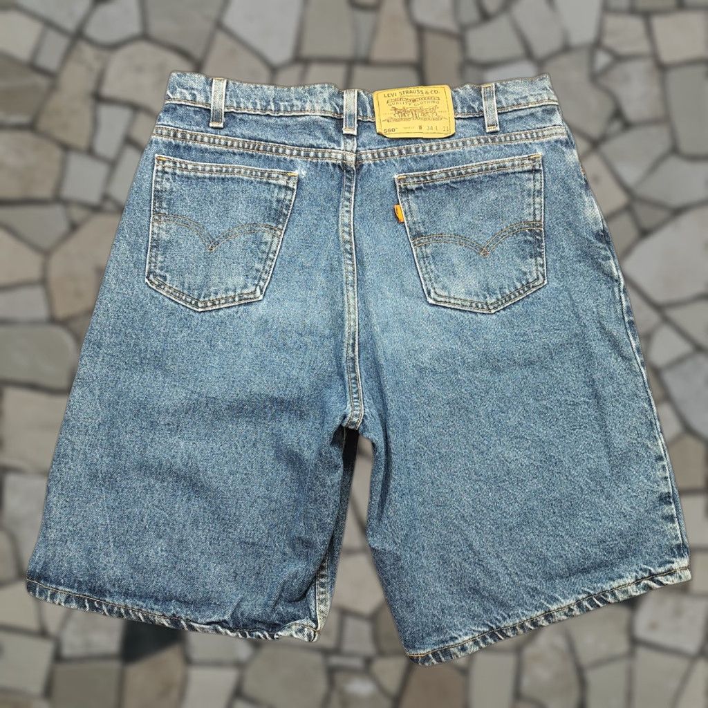 Levi's VINTAGE Levi's 560 Shorts Bermuda Men 33x10 Blue Denim Orange Tab 5-Pocket Relaxed Loose Fit 90s USA Mens Size US 33 - 1 Thumbnail