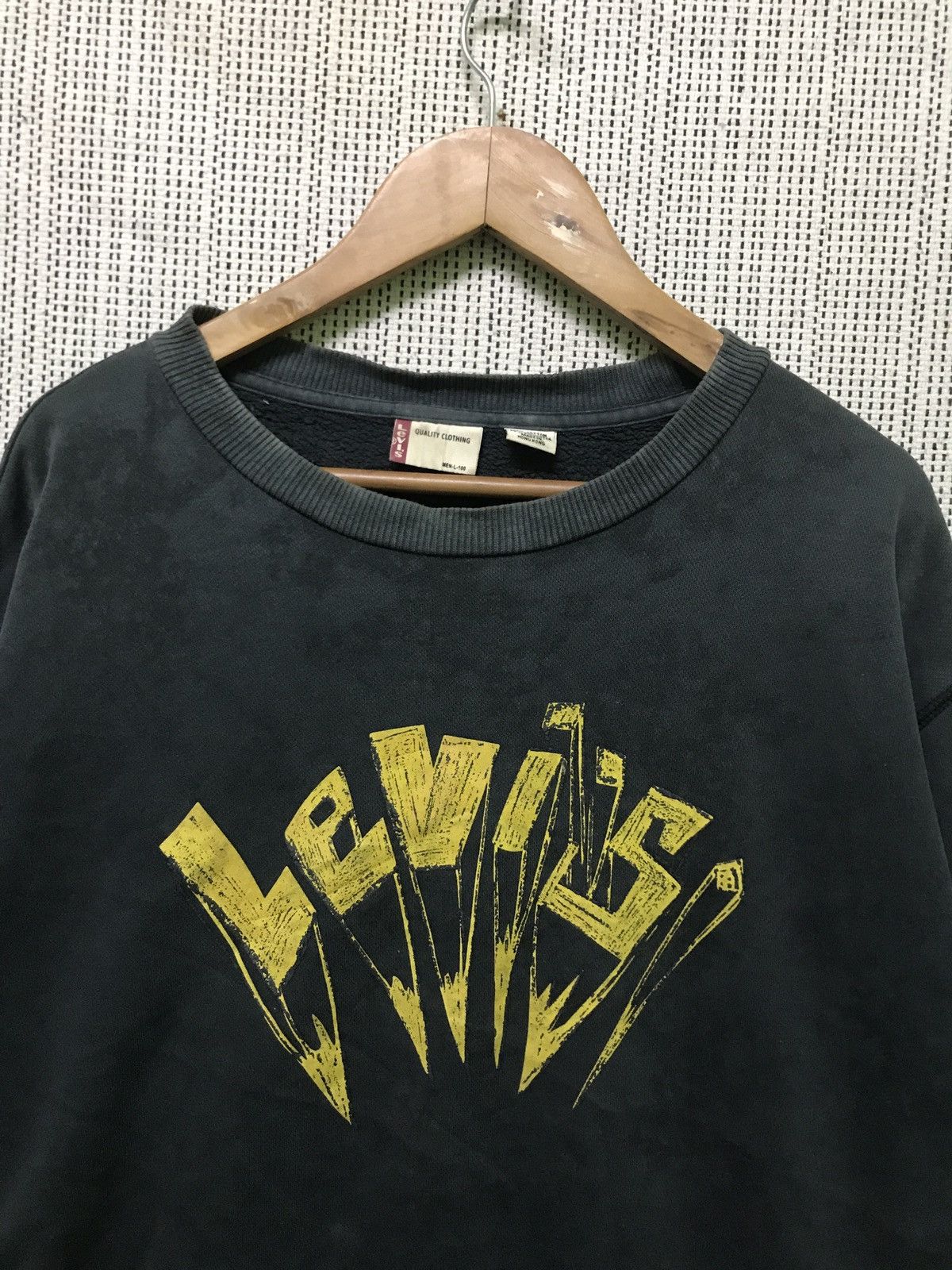 Levi's × Vintage ‼️vintage levis faded big logo Size US L / EU 52-54 / 3 - 4 Thumbnail