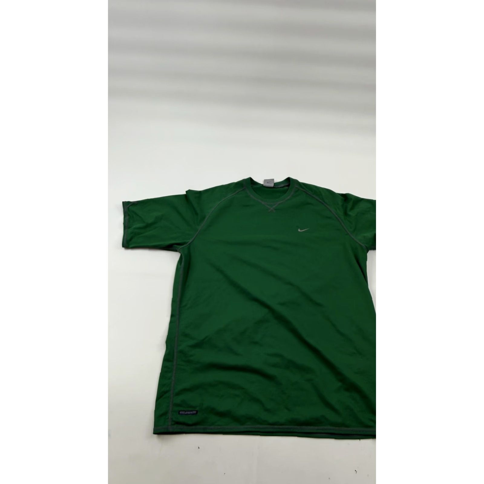 Nike Nike Shirt Mens Large Green Sphere Dry Short Sleeve Running Training Top Tee Size US L / EU 52-54 / 3 - 2 Thumbnail