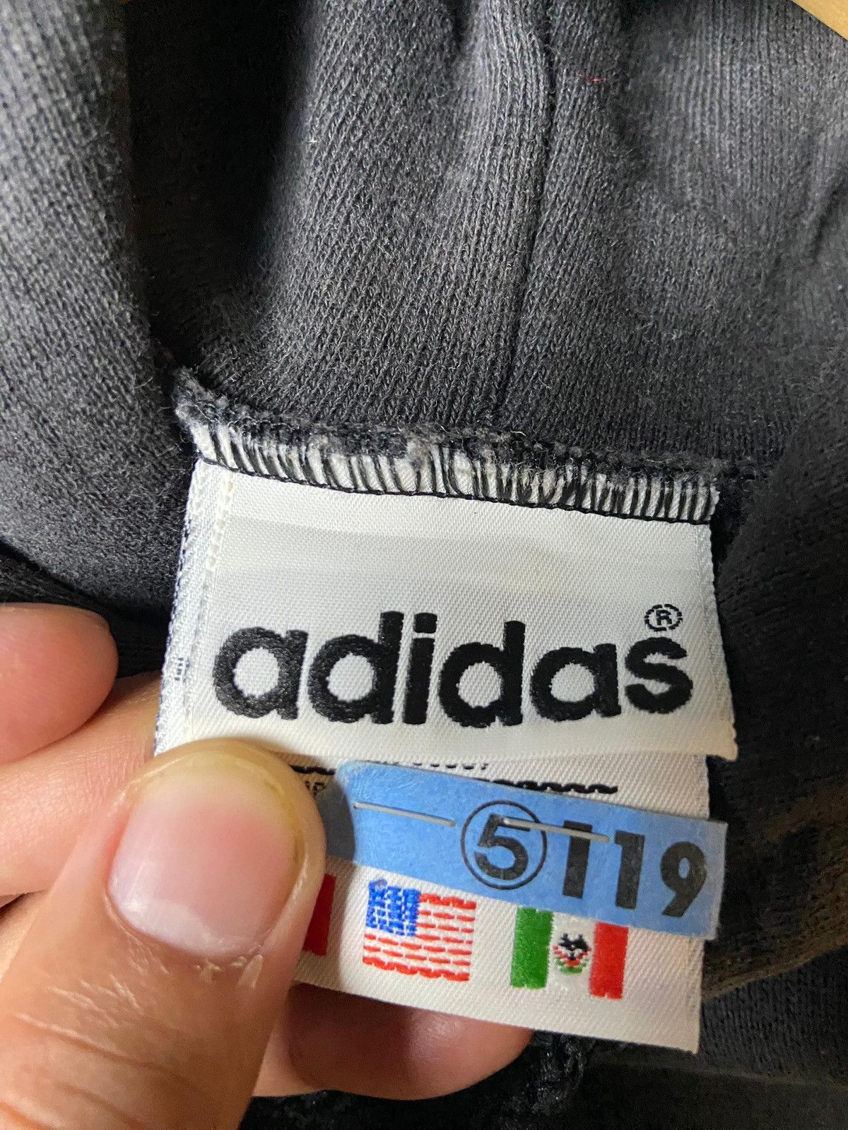 Adidas × Japanese Brand × Vintage ADIDAS Heavyweight Embroidered Logo Hoodies (129) Size US M / EU 48-50 / 2 - 6 Thumbnail