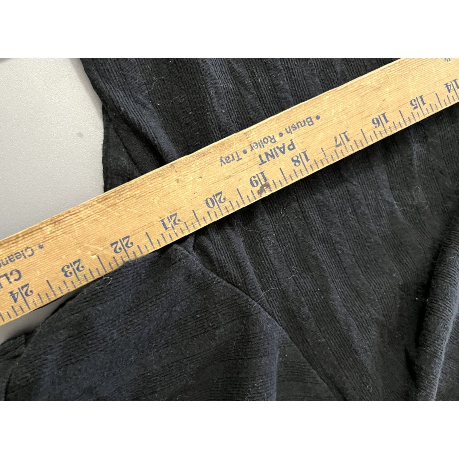 Perry Ellis Perry Ellis Shirt Mens XL Black V Neck Short Sleeve Shirt V-Neck Black Perry Ellis XL Men Short Sleeve Knit Polyester T-Shirt Size US XL / EU 56 / 4 - 5 Thumbnail