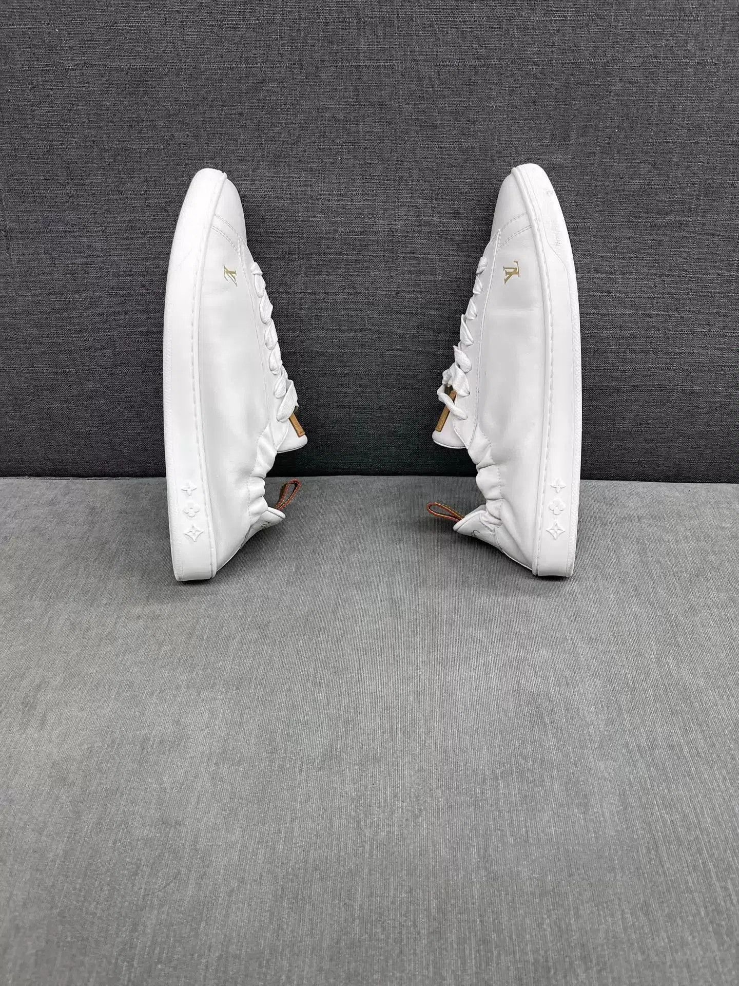 Louis Vuitton White Low-Top Leather Sneakers Size 10. Size US 10 / EU 43 - 4 Thumbnail