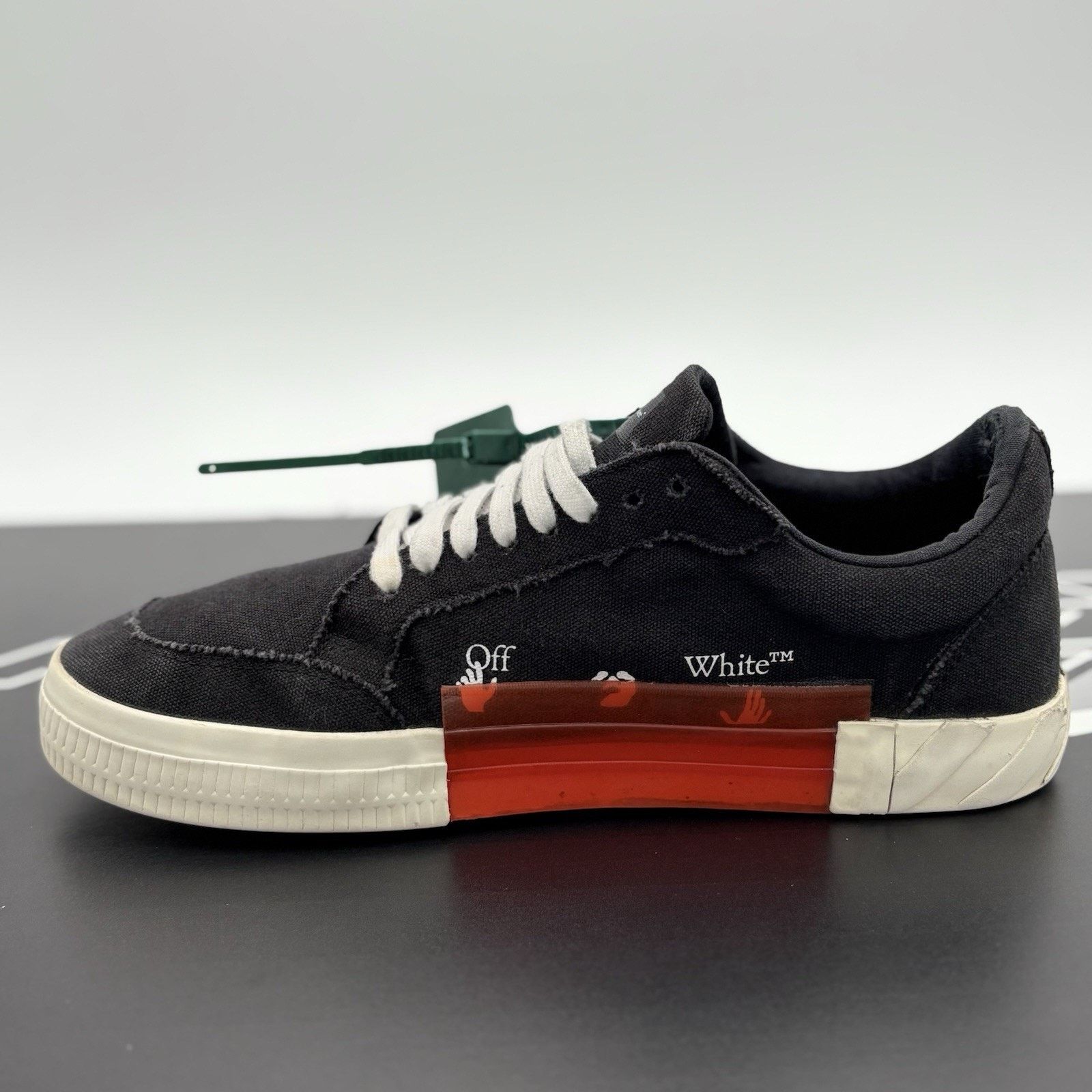 Off-White Off-White Vulc Sneaker ' Black White ' | GOOD CONDITION! Size US 11 / EU 44 - 4 Thumbnail