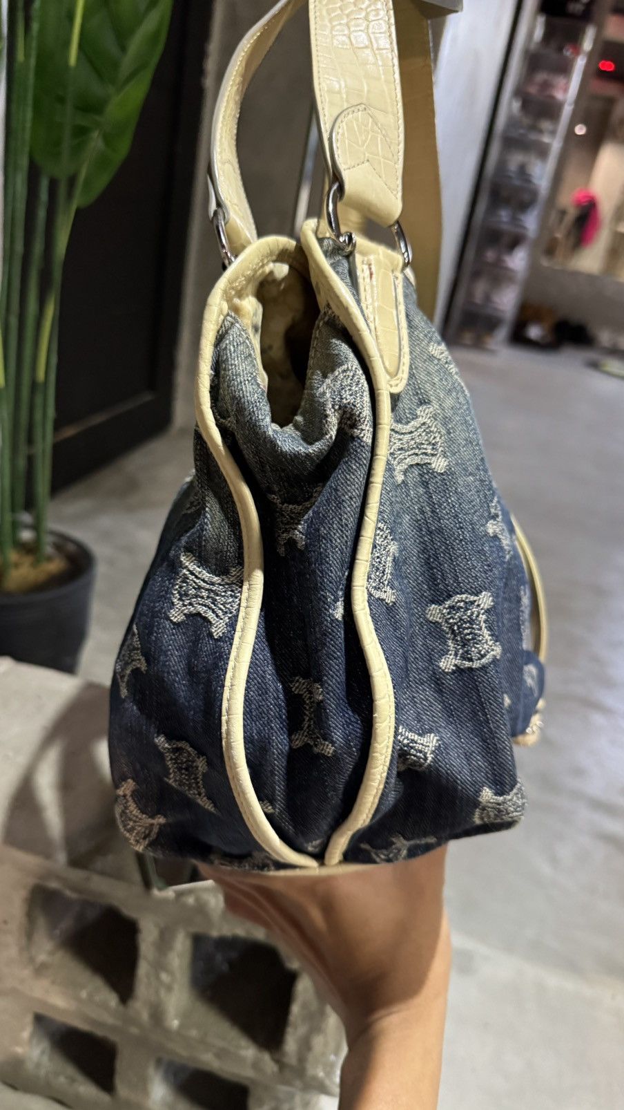 Celine Céline Celine Blue Triomphe Denim Tote Bag White Size ONE SIZE - 7 Thumbnail