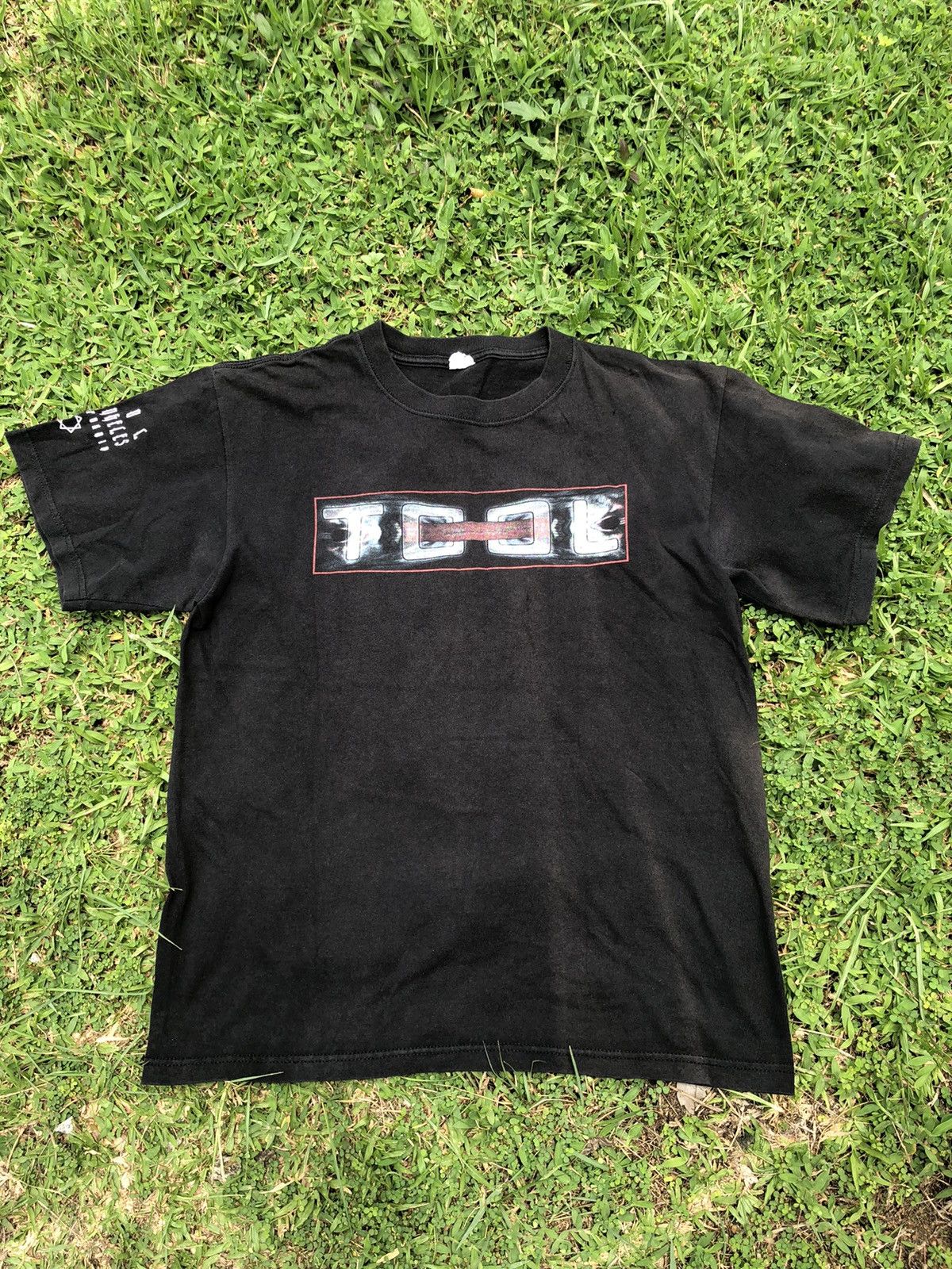 Band Tees Vintage Y2K Sunfaded Tool Los Angeles Tour Tshirt Size US L / EU 52-54 / 3 - 8 Thumbnail