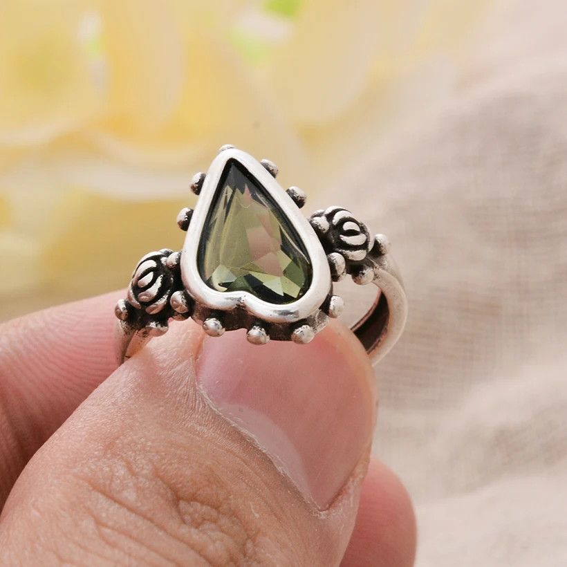 Designer × Jewelry Love Heart Shiny Crystal Ring Size ONE SIZE - 1 Thumbnail