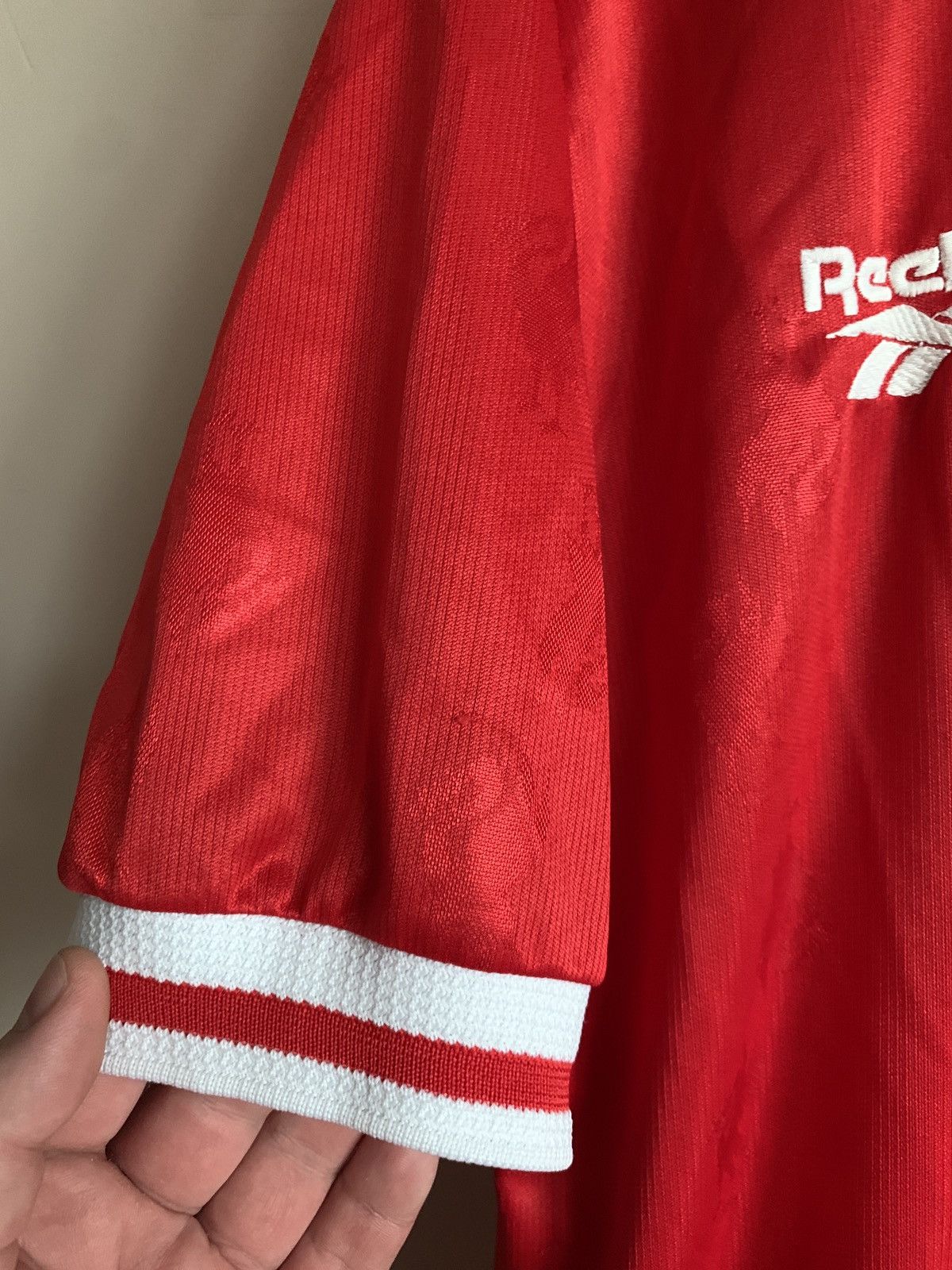 Reebok Liverpool 1996/98 Home Football Shirt Reebok Vintage Sz L Size US L / EU 52-54 / 3 - 5 Thumbnail