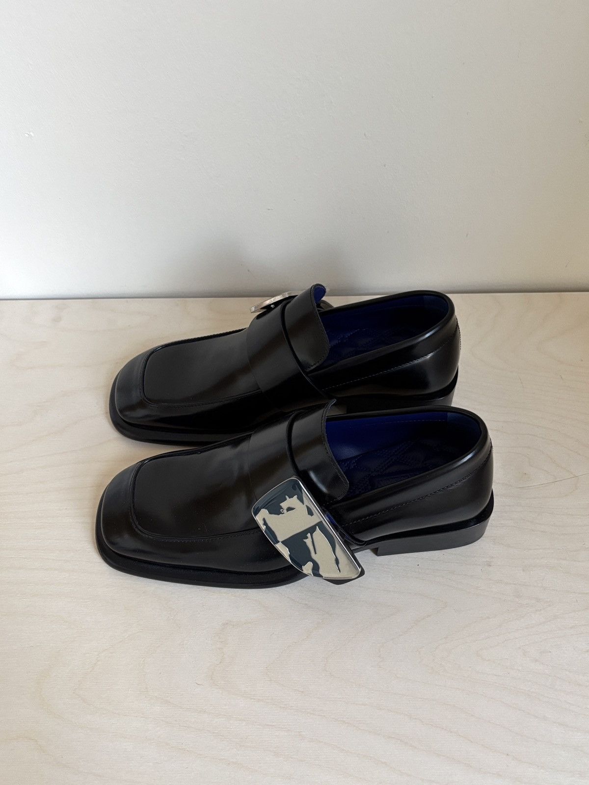 Burberry BURBERRY Shield Leather Loafers in Black Size US 6 / IT 36 - 2 Thumbnail