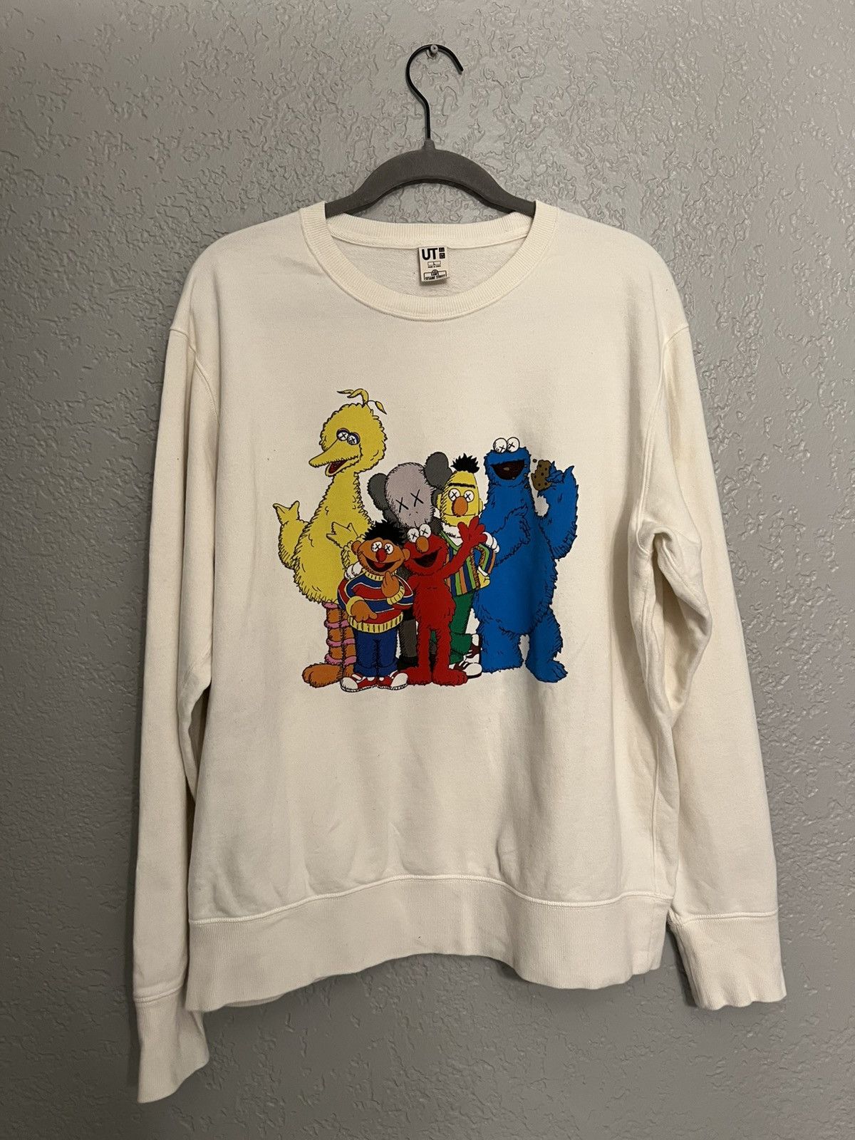Kaws × Uniqlo Uniqlo Kaws long-sleeve sweater size large Size US L / EU 52-54 / 3 - 1 Thumbnail