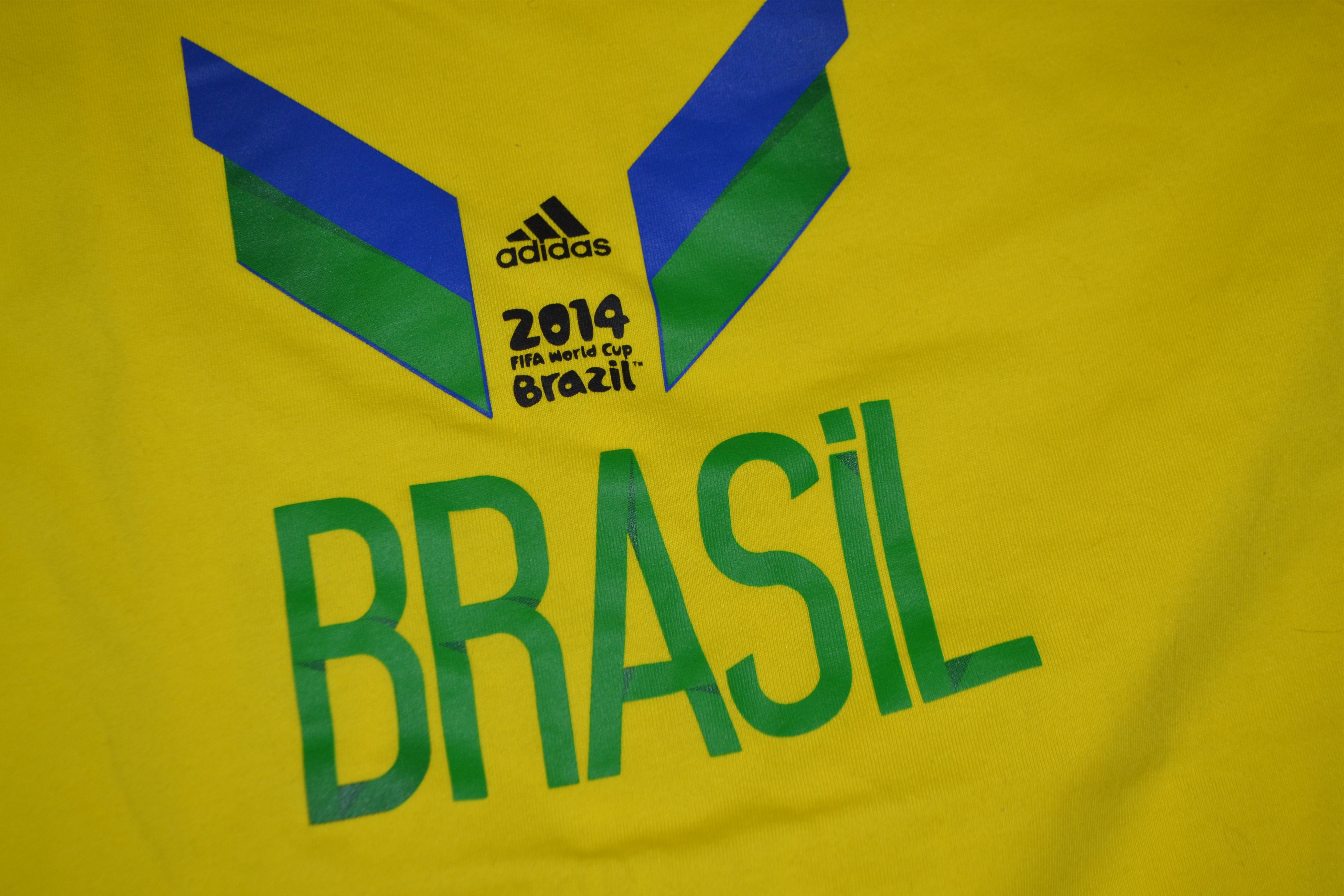 Adidas Brazil World Cup Fan 2014 Jersey Football Shirt Trikot Size US S / EU 44-46 / 1 - 5 Thumbnail