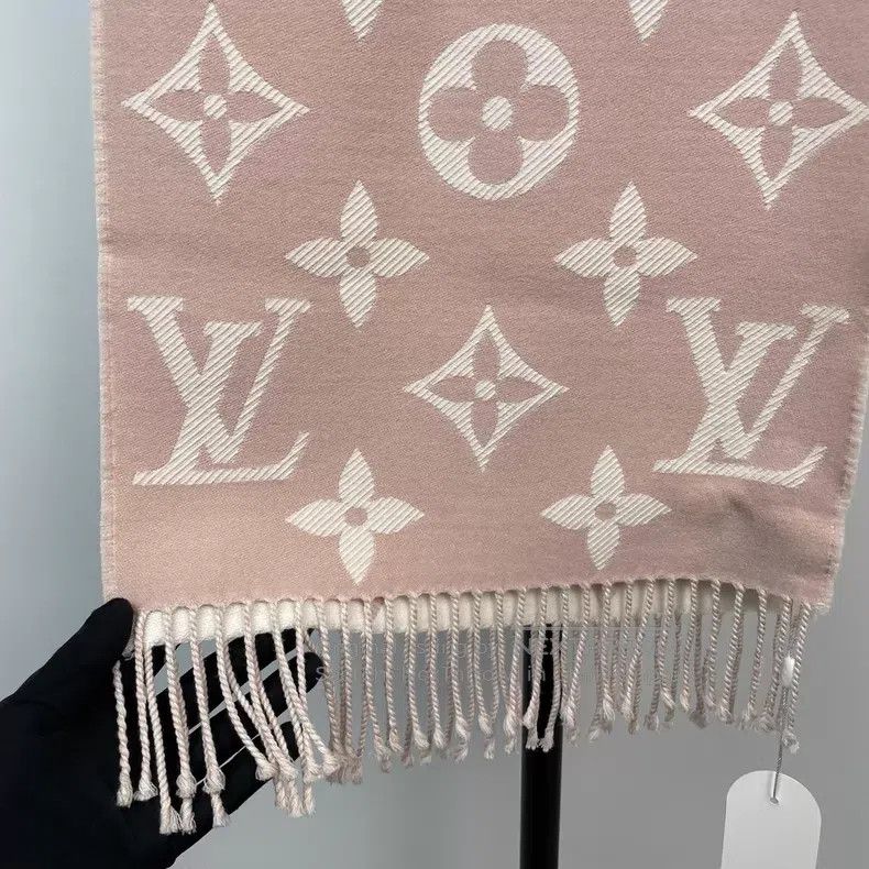 Louis Vuitton Louis Vuitton Dry Rose Pink Wool Scarf Size ONE SIZE - 9 Thumbnail